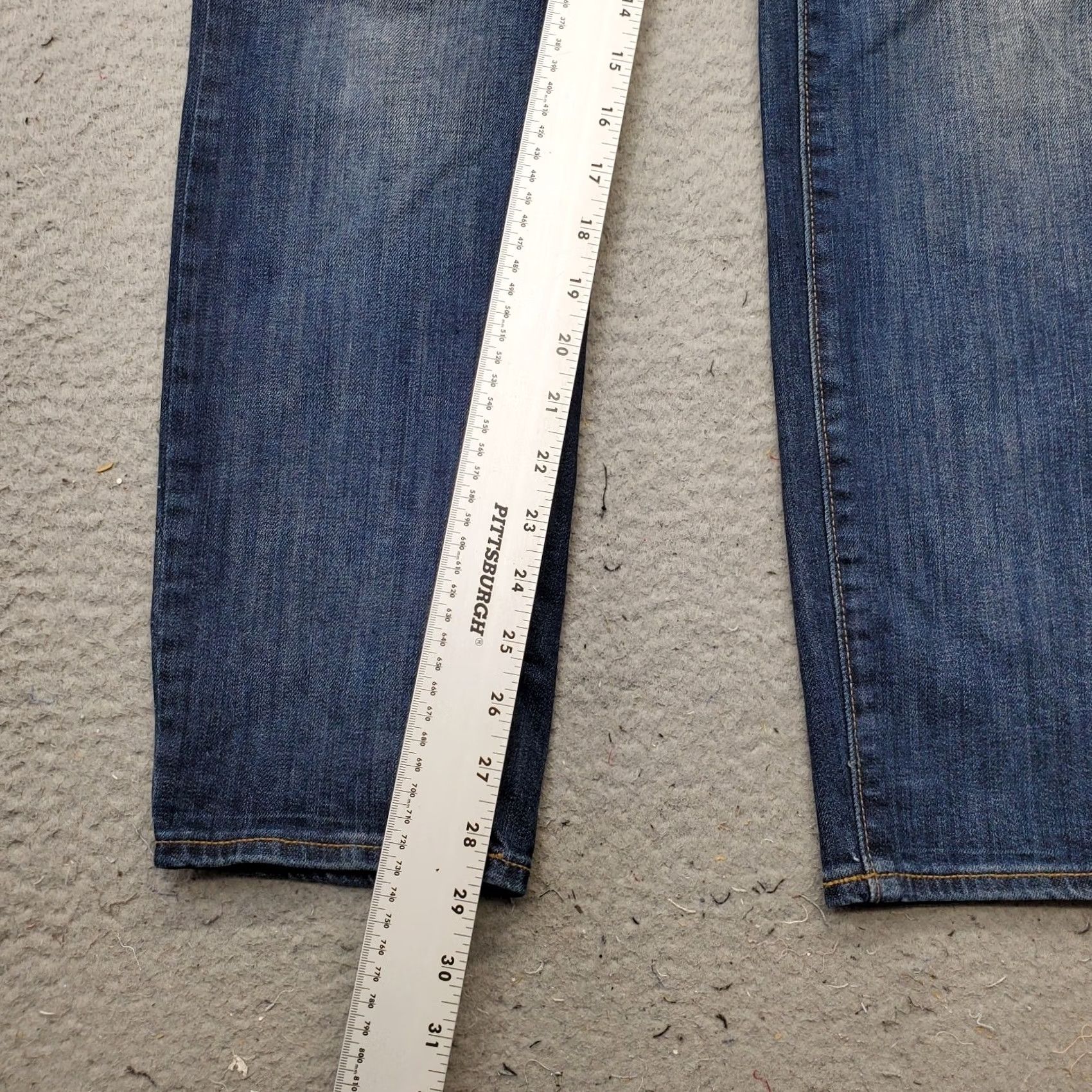 Old Navy Diva Jeans Womens 12S Blue Denim Whiskered Faded Skinny Leg Outdoor Old Navy Jeans Womens Size 12 Blue Denim Outdoor Skinny Womens Size 34" / US 12 / IT 48 - 4 Thumbnail