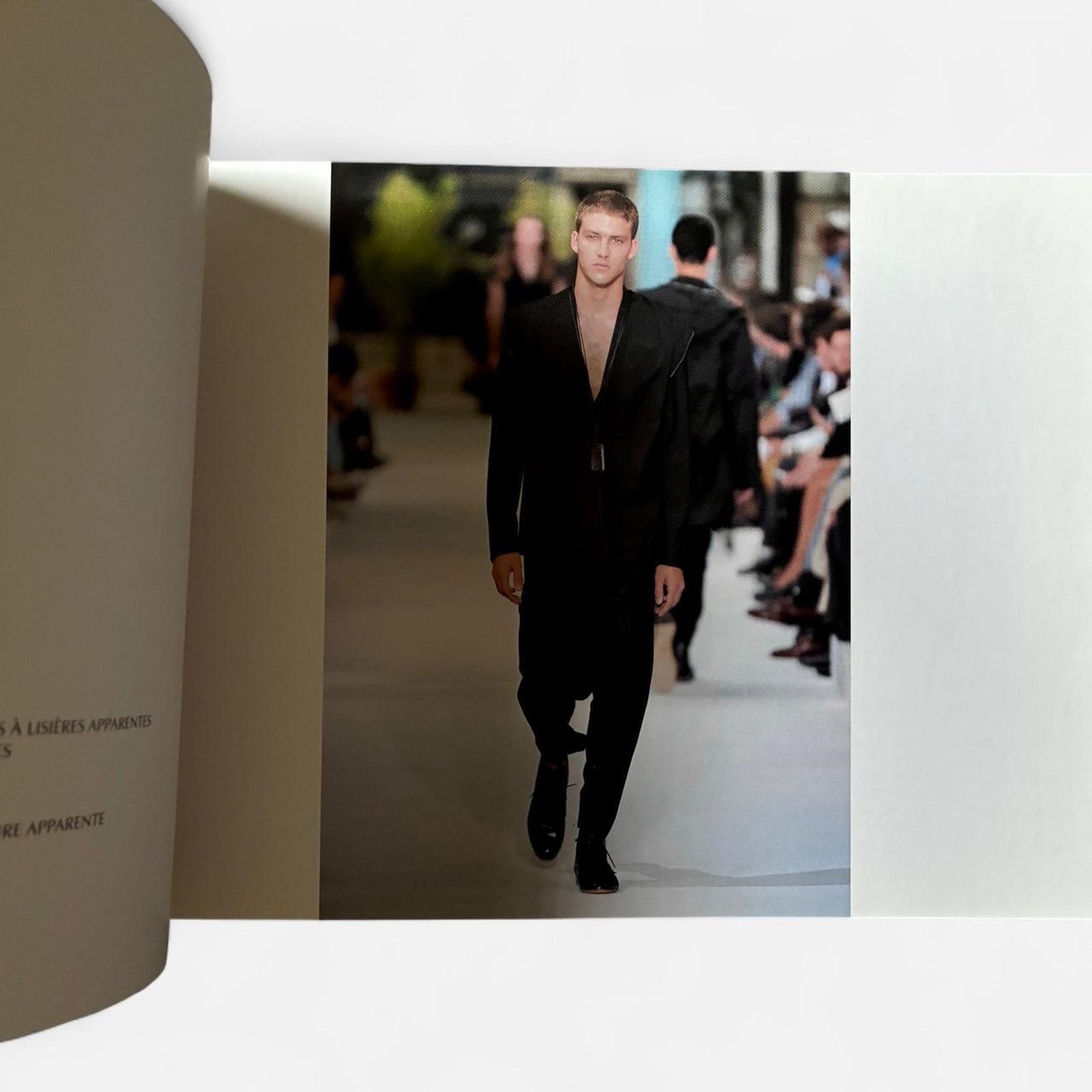 Dior × Hedi Slimane × Kris Van Assche DIOR HOMME PRINTEMPS-ÉTÉ 2010 collection look book catalog Size ONE SIZE - 2 Thumbnail