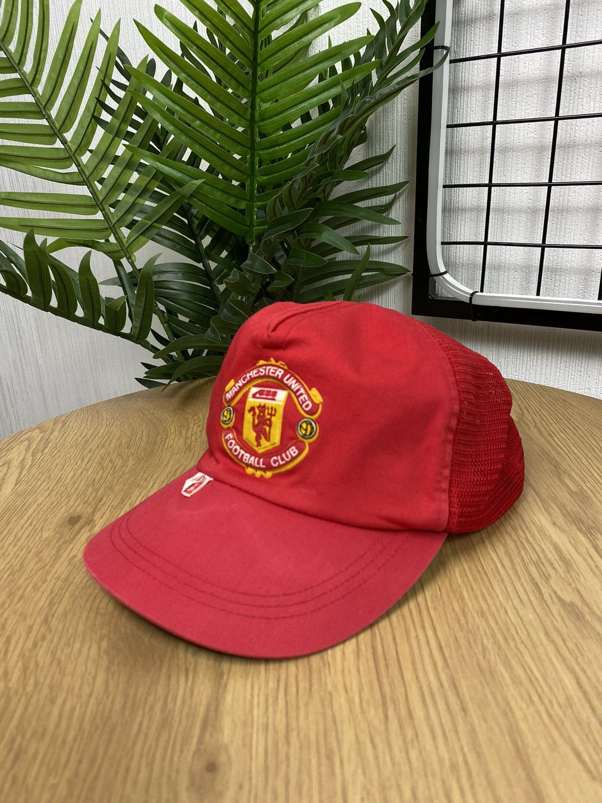 Vintage Vintage Manchester United Trucker Hat Football Cap Soccer Size ONE SIZE - 2 Thumbnail