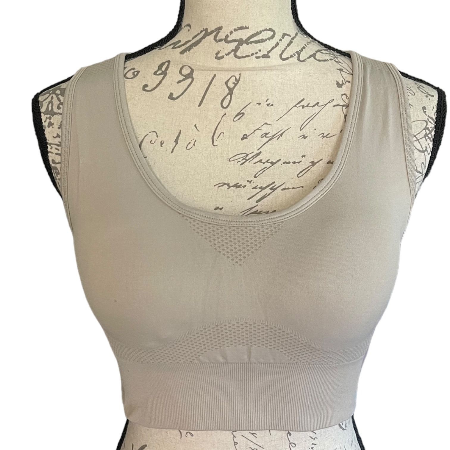 Fauyslag Gray Crossback Wireless Sports Bra Medium in Grey, Women's