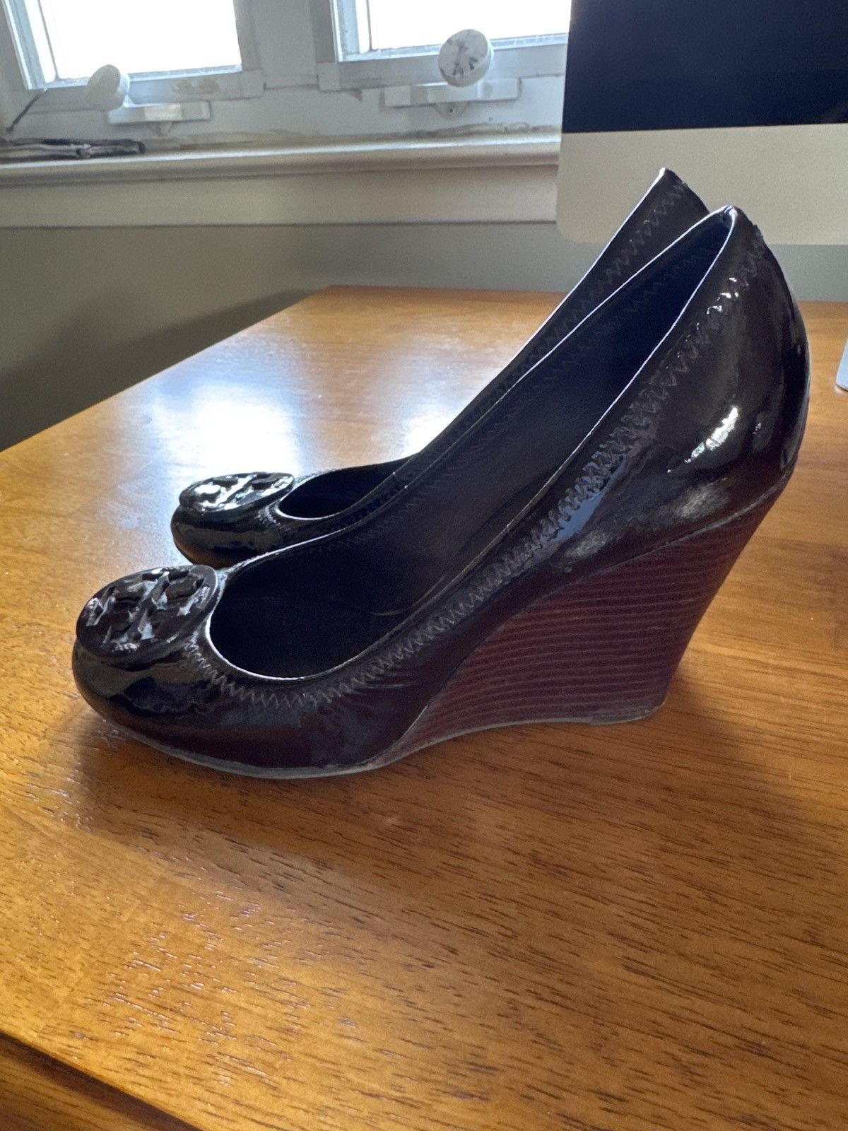 Tory Burch Tory Burch Brown Patent Logo Wedge Size US 7 / IT 37 - 3 Thumbnail