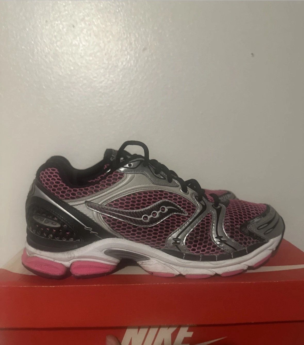 Saucony Saucony ProGrid Triumph 4 Pink Silver Running Shoes Size 10 Size US 10 / EU 43 - 1 Thumbnail