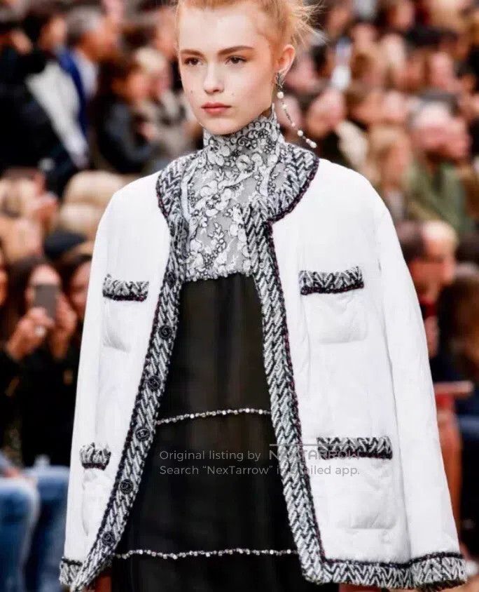 Chanel Chanel Forest Series White Rolled Round-neck Single-breast Size S / US 4 / IT 40 - 8 Thumbnail