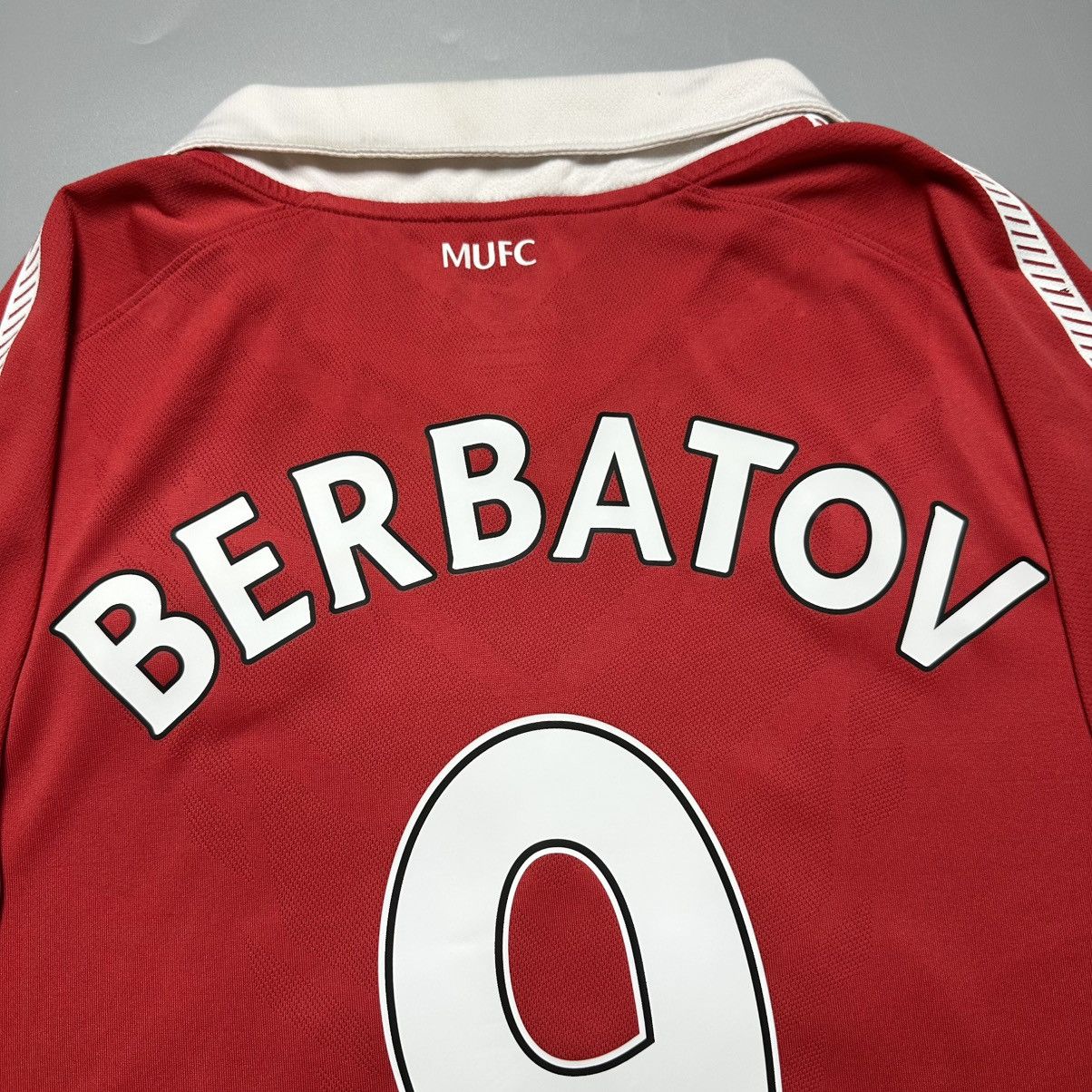Nike MAN UNITED NIKE 2010/2011 FOOTBALL HOME JERSEY #9 BERBATOV Size US XL / EU 56 / 4 - 11 Thumbnail