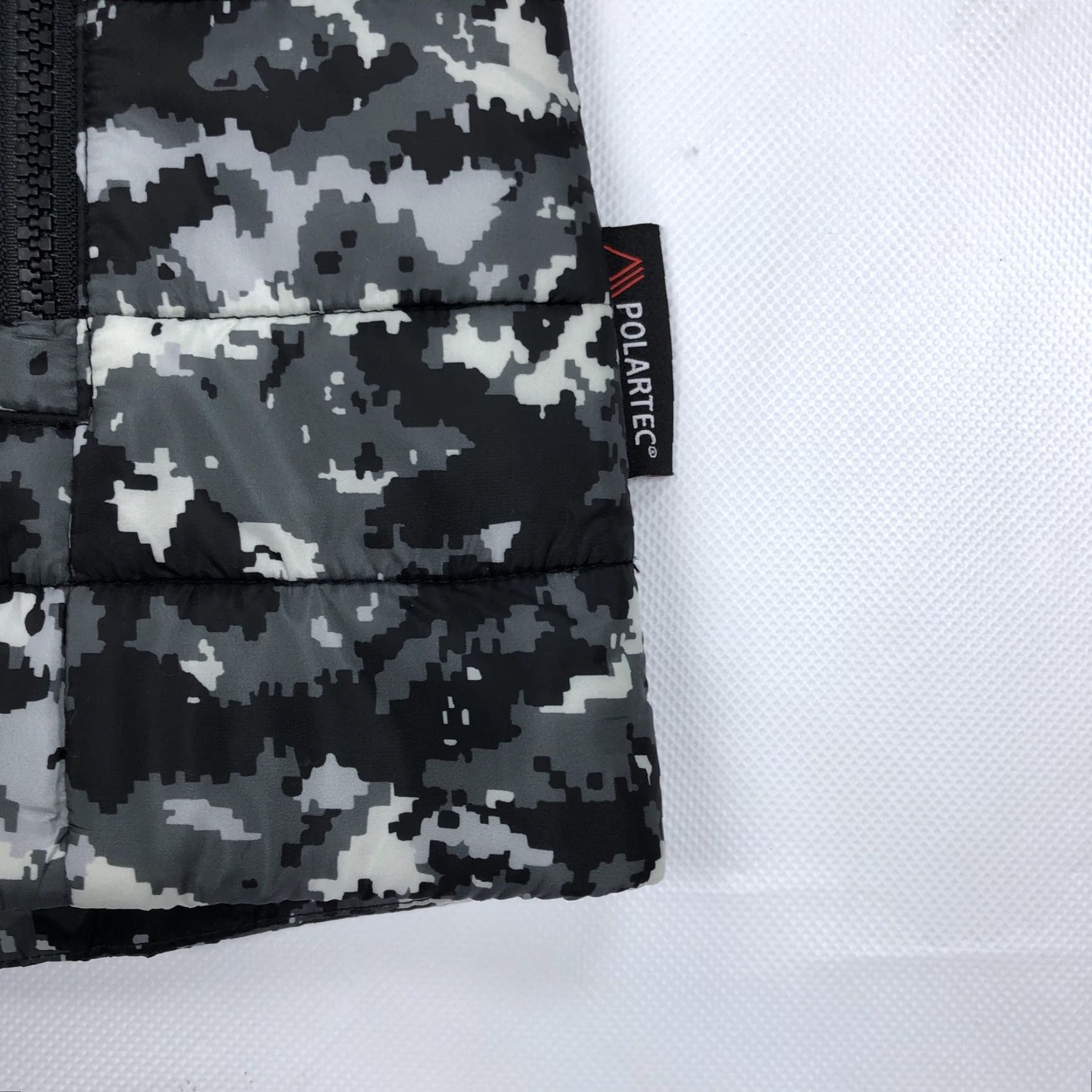 Vintage VINTAGE? No (not vintage) iBKUL Women's Puffer Vest M Digital Camo Polartec Power Fill Full Zip Shirt? Size M / US 6-8 / IT 42-44 - 3 Thumbnail