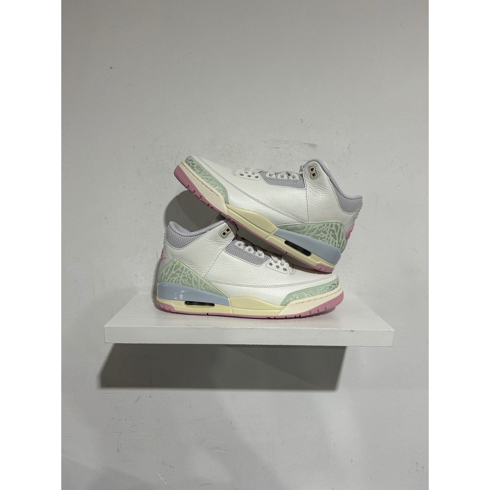 Nike NIKE JORDAN 3 SPRING IS IN THE AIR SIZE 10 NEW Size US 10 / EU 43 - 1 Thumbnail