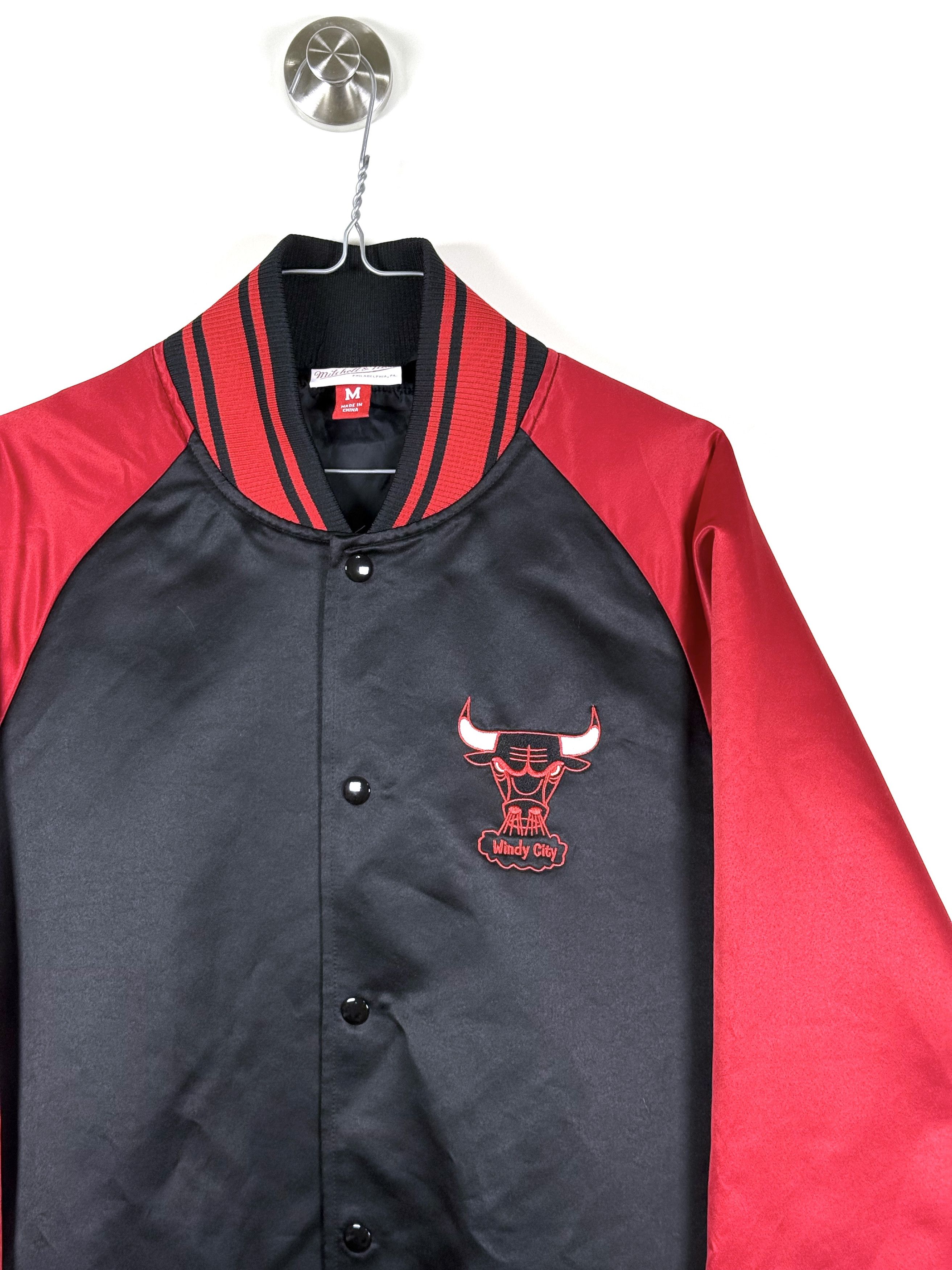 Mitchell & Ness Mitchell & Ness Chicago Bulls Colossal Logo Satin Jacket (M) Size US M / EU 48-50 / 2 - 4 Thumbnail