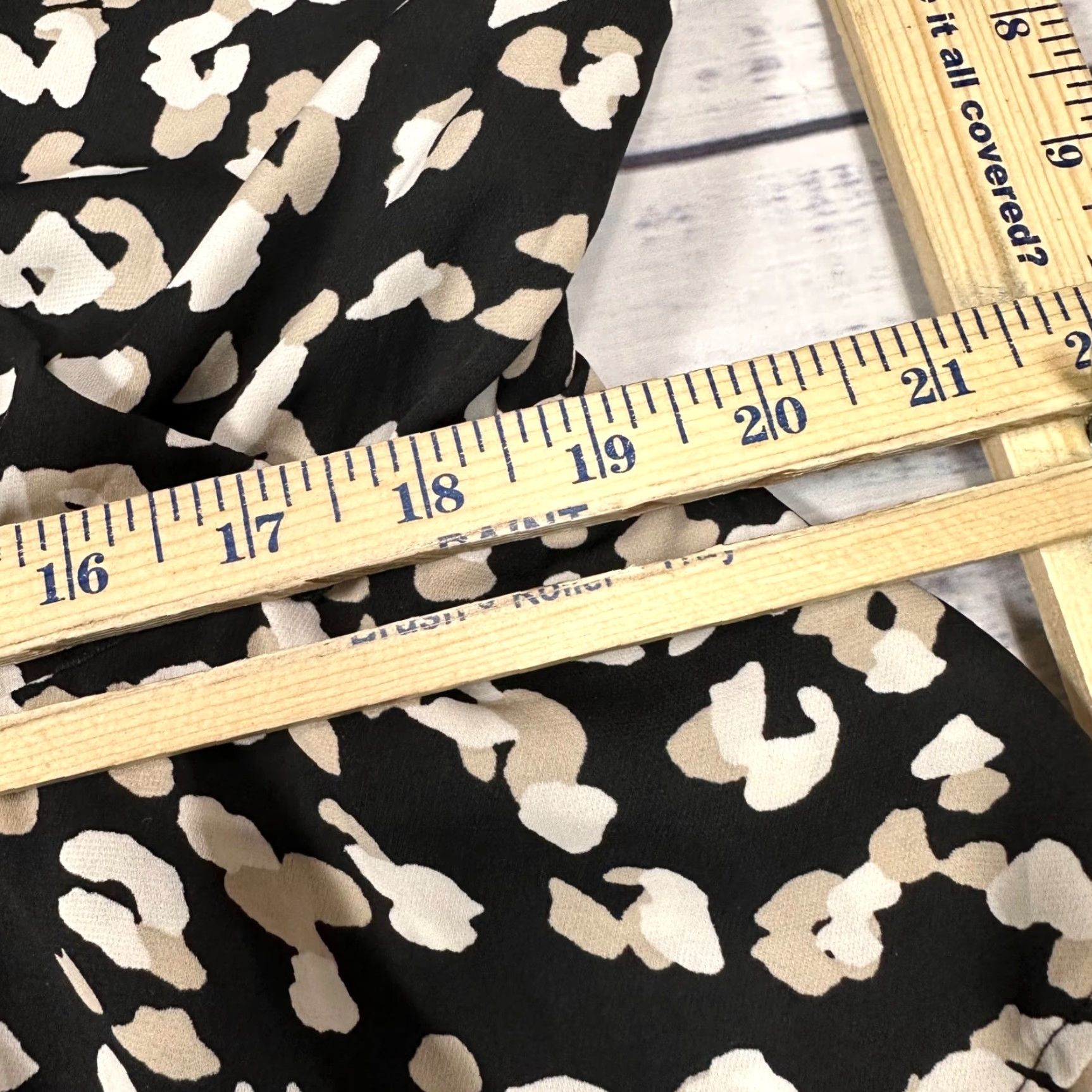 White House Black Market White House Black Market Camisole Tank M Womens Animal Print Shirt Color Black SL Surplie Tie Cami Top Confetti Print Size M / US 6-8 / IT 42-44 - 4 Thumbnail
