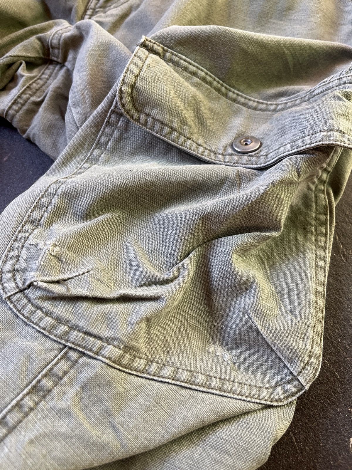 Uniqlo Uniqlo olive/green cargo pants Size US 35 - 10 Thumbnail