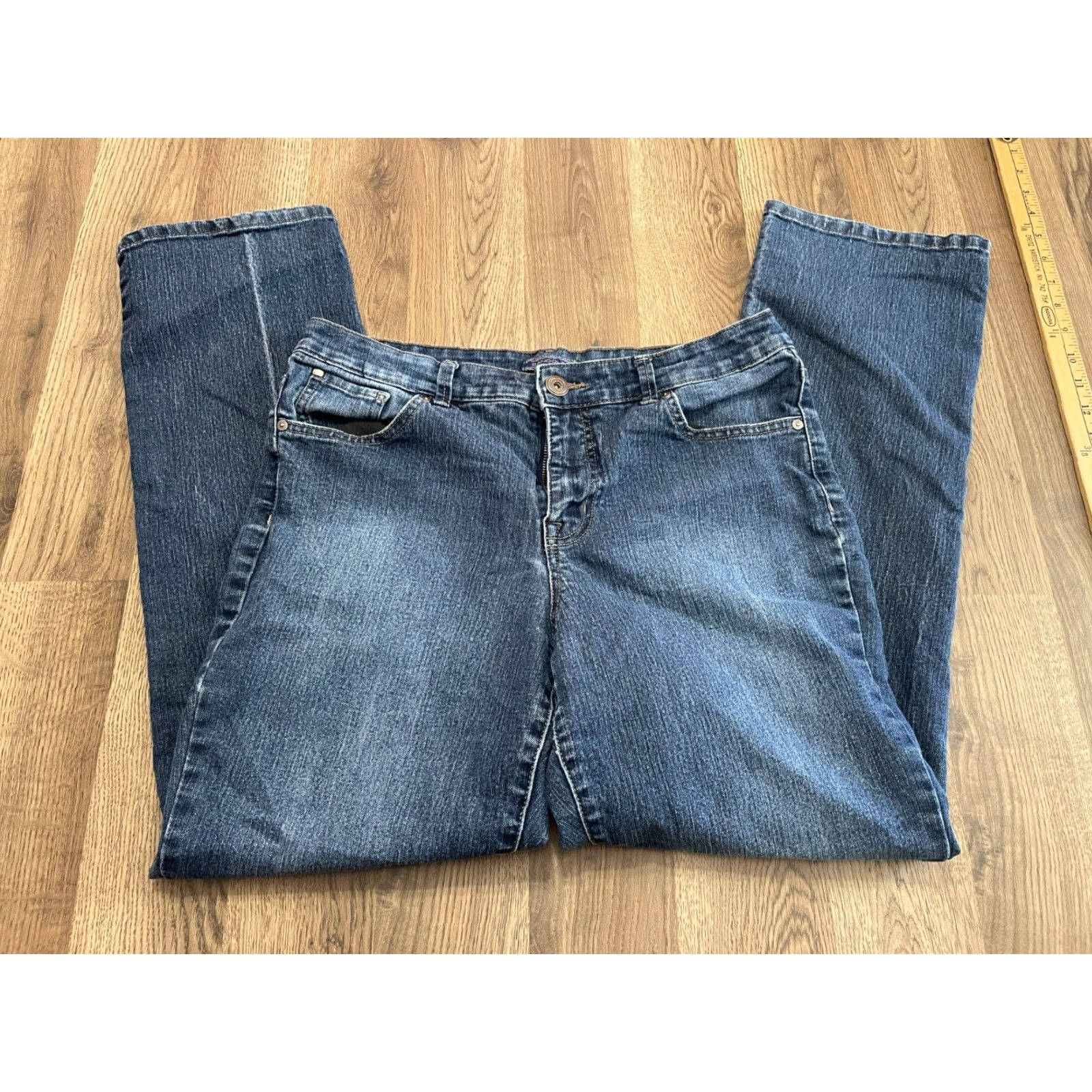 Vintage Bandolino Jeans Women Regular Size 12 Blue Denim Straight Leg Pockets Vintage? No. Size 34" / US 12 / IT 48 - 2 Thumbnail