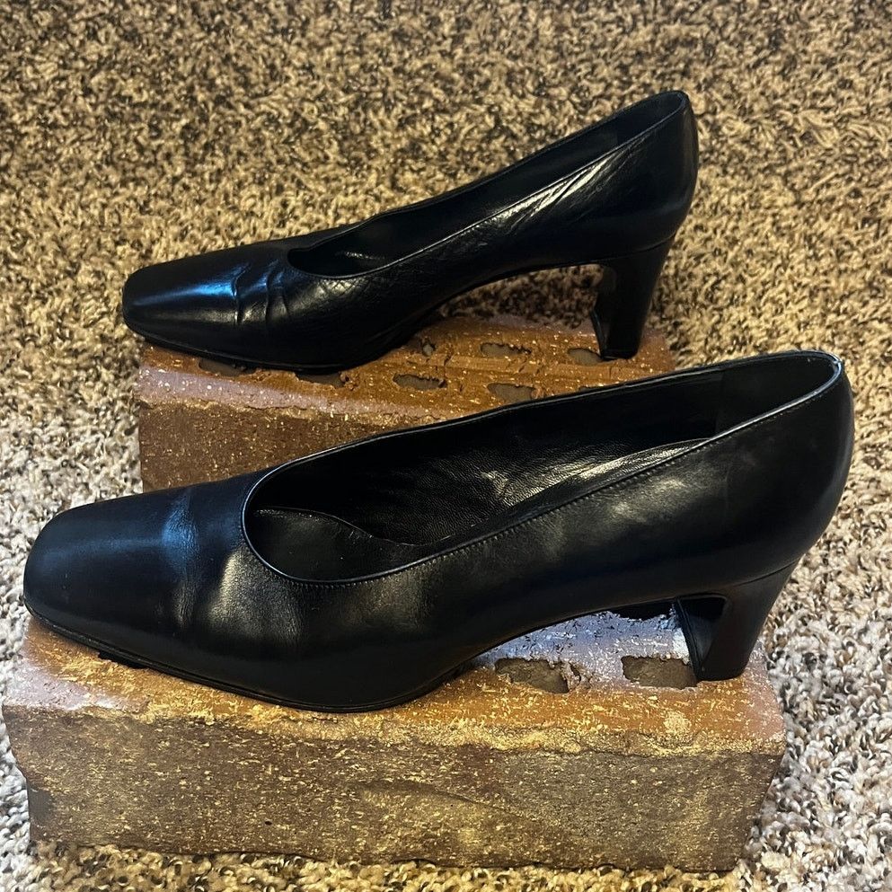Giorgio Armani Giorgio Armani Leather Block Heel Pump Shoes Black 38.5 Size US 8.5 / IT 38.5 - 5 Thumbnail