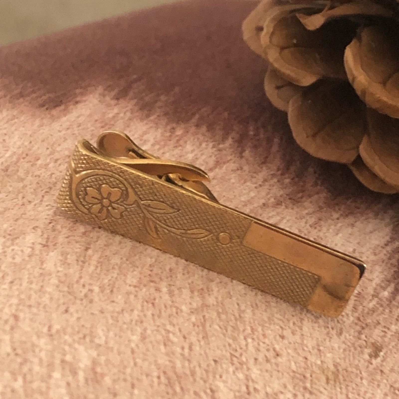 Vintage Vintage men’s gold floral design tie bar tie clip Size ONE SIZE - 1 Thumbnail