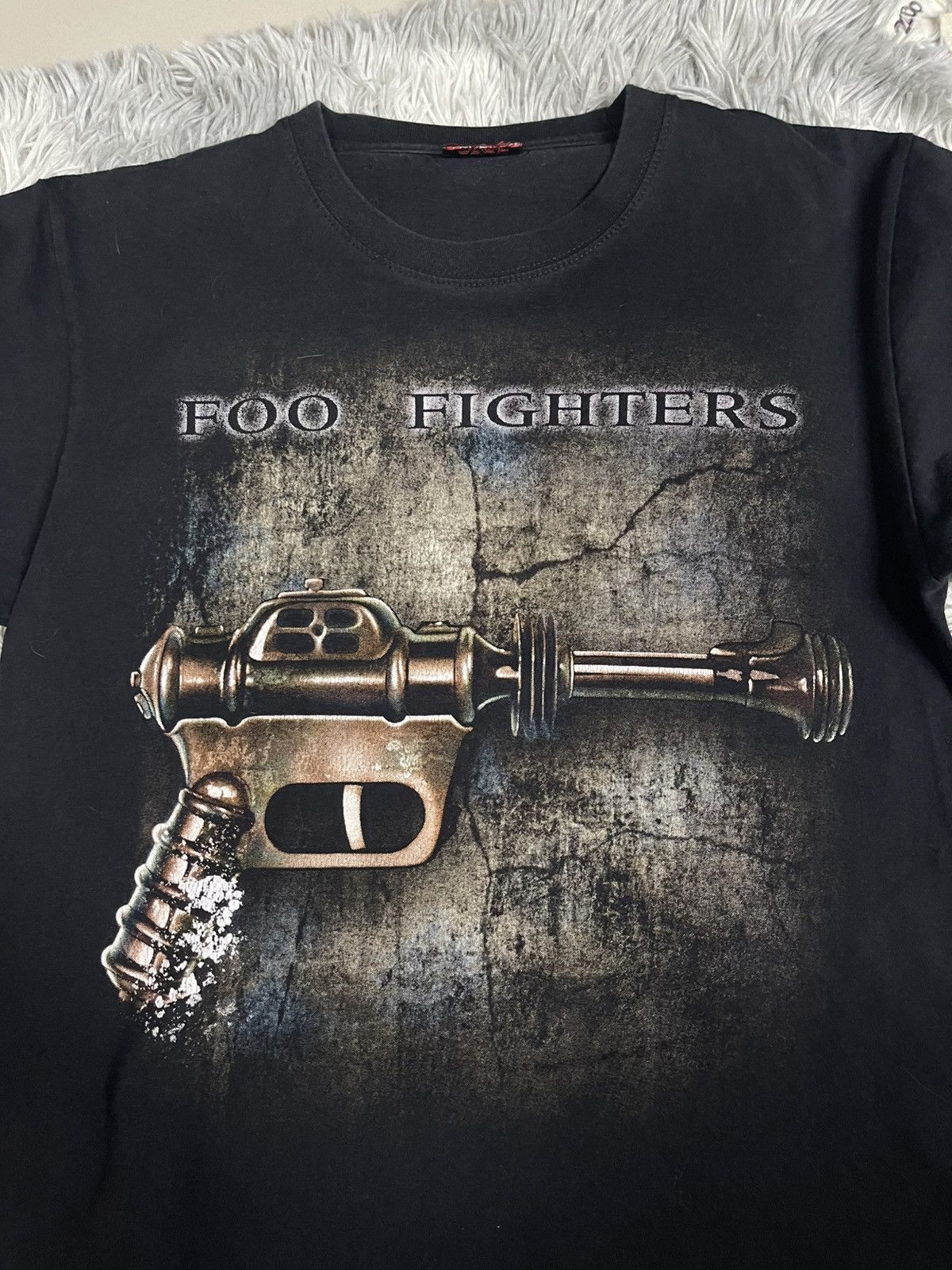 Band Tees Foo Fighters Black 'Ray Gun' Blaster Graphic T-Shirt Size US M / EU 48-50 / 2 - 3 Thumbnail