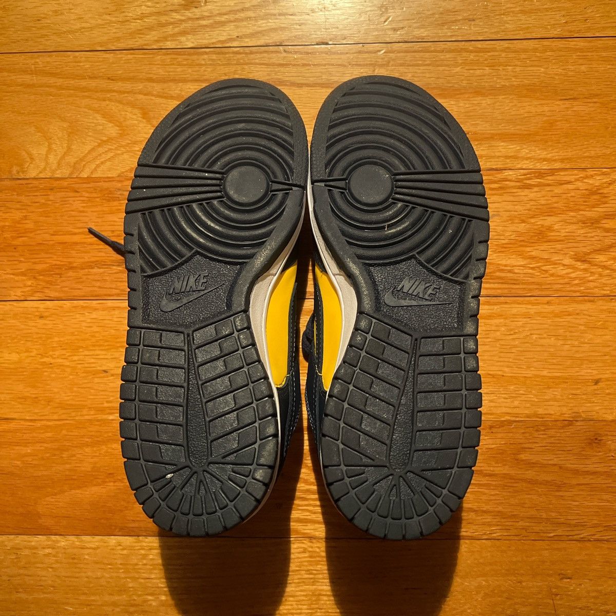 Nike Nike Michigan Dunks Size US 6.5 / EU 39-40 - 4 Thumbnail