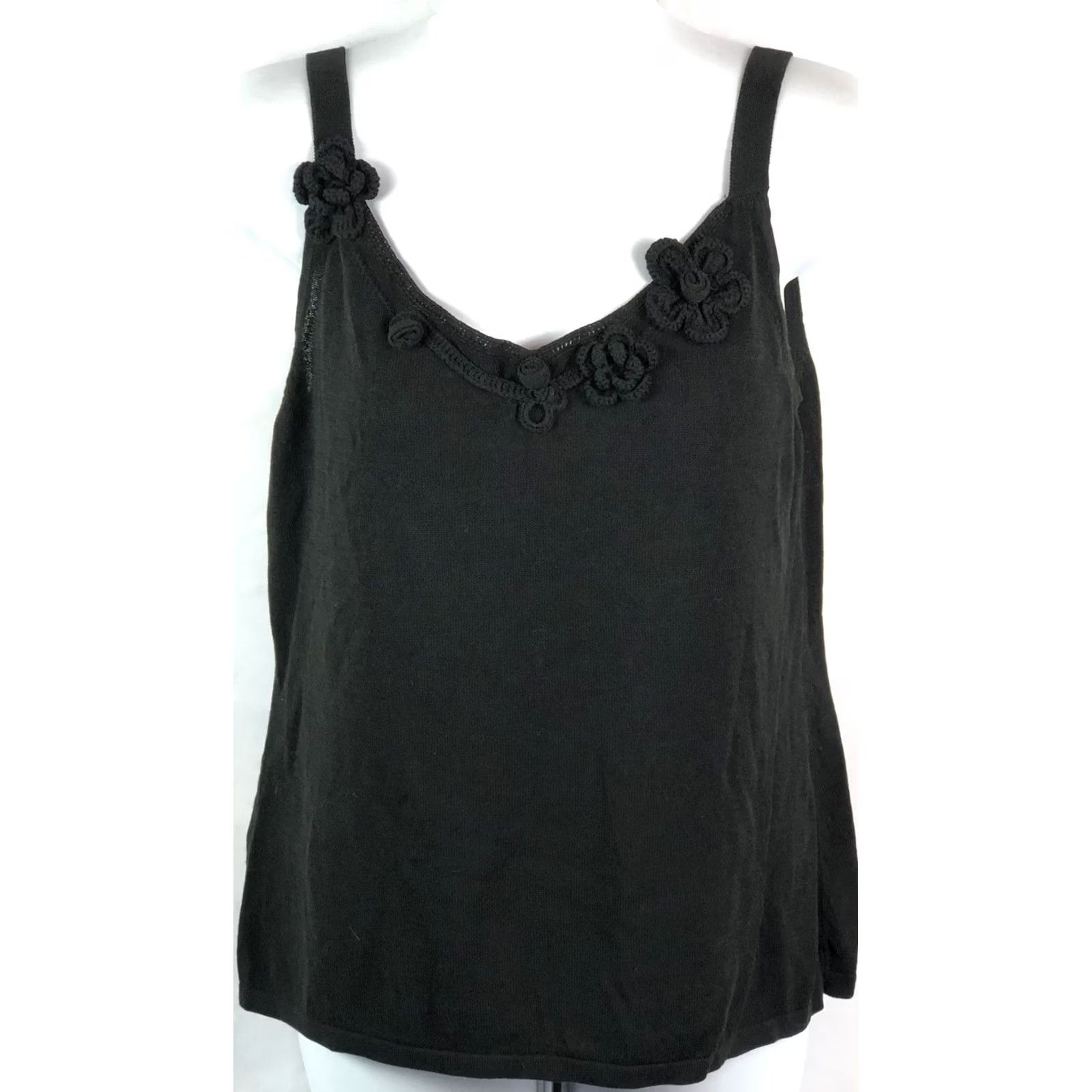 Ann Taylor Ann Taylor Sleeveless Knit Tank Top LP Black Crochet Flower V-Neck Tank Womens Pocket? Size L / US 10 / IT 46 - 2 Thumbnail