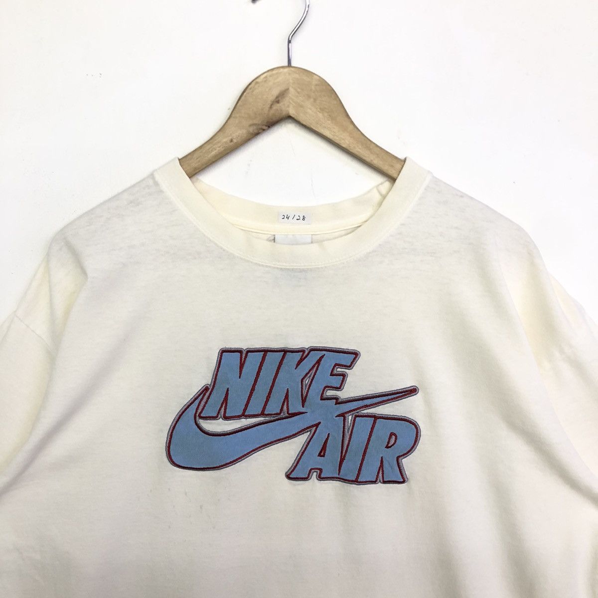 Nike Vintage Nike Air Embriodery Spellout Tshirt Size US L / EU 52-54 / 3 - 3 Thumbnail