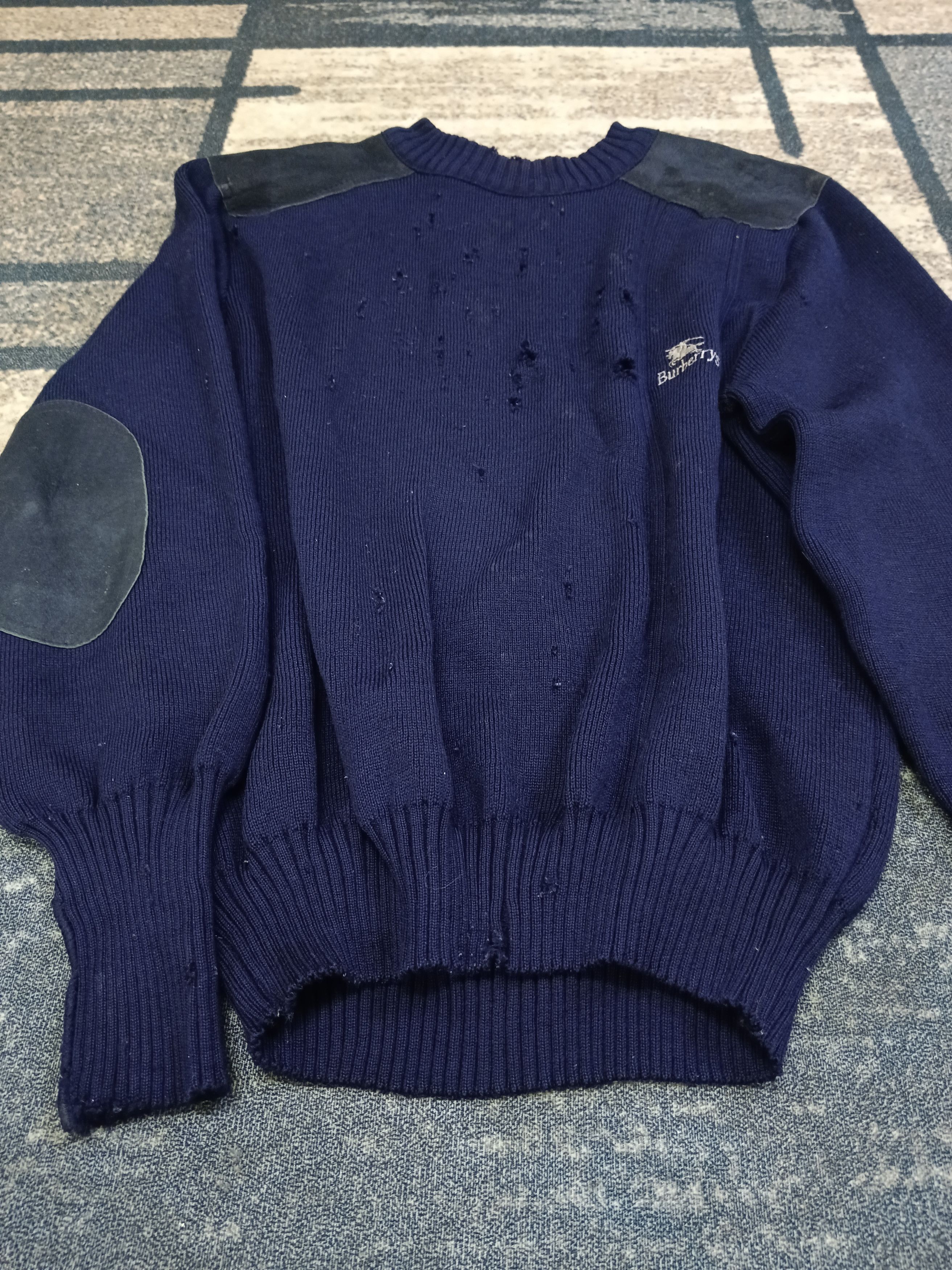 Burberry SICK🔥THRASHED BURBERRY KNITWEAR Size US M / EU 48-50 / 2 - 3 Thumbnail