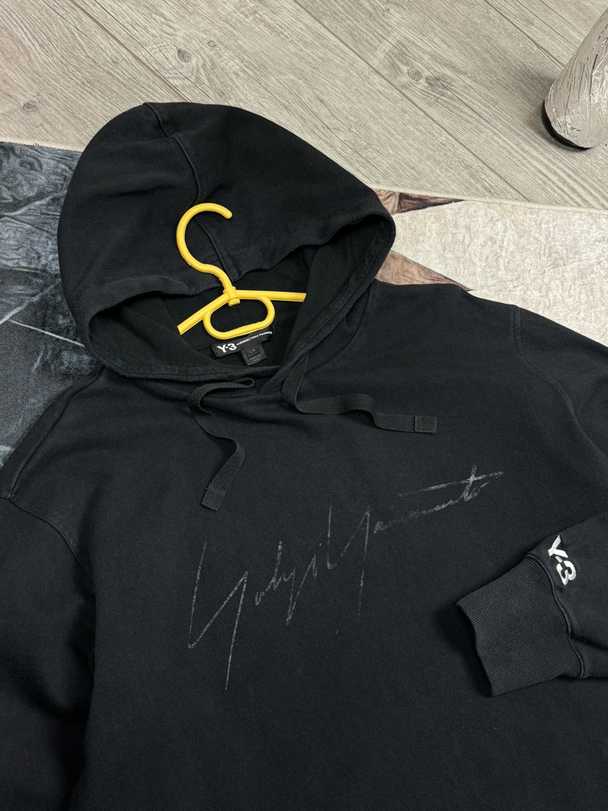 胸キュンアイテム【ヨウジヤマモト】SIGNATURE PRINT HOODIE Yohji Yamamoto Signature Hoodie | Grailed