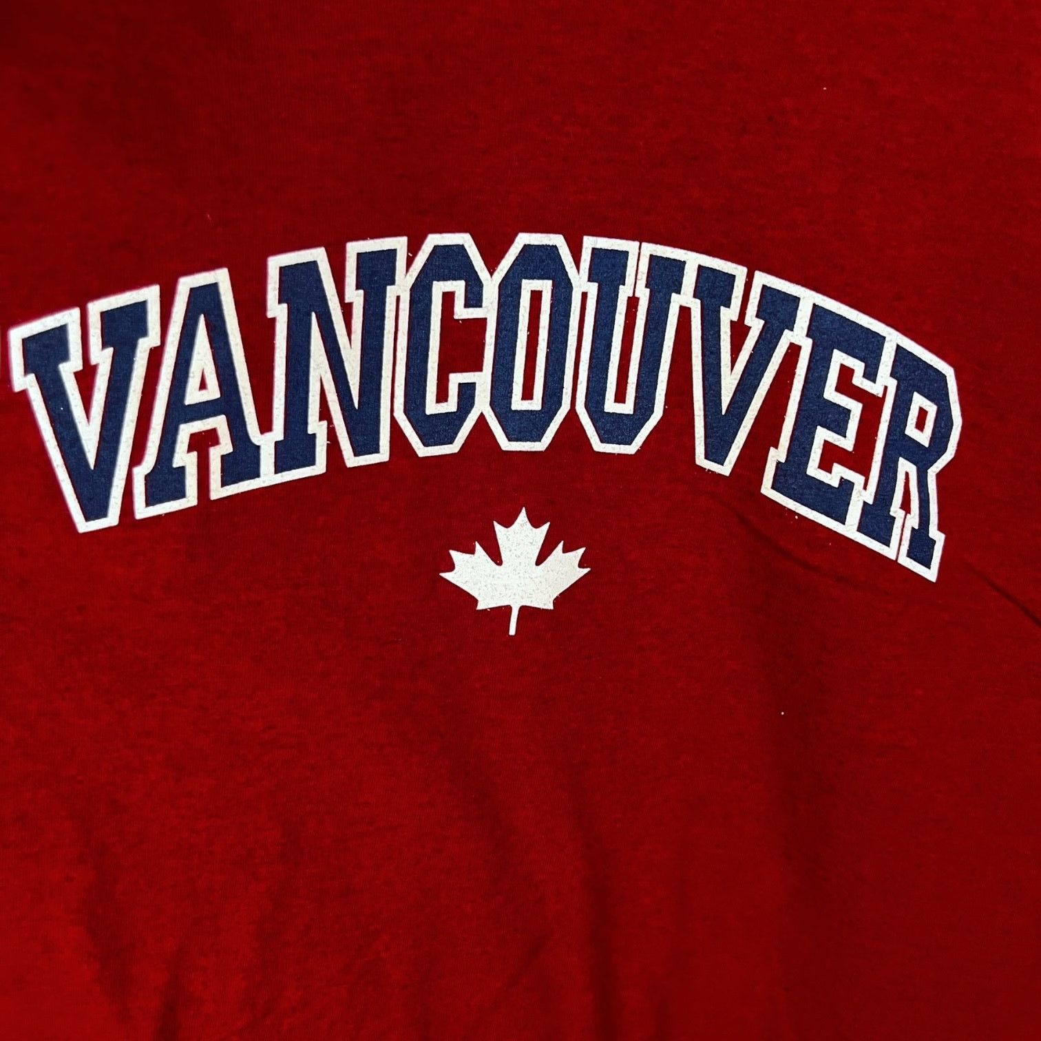 Gildan Y2K Vancouver Canada Red Souvenir T-Shirt - Size XL Size US XL / EU 56 / 4 - 2 Thumbnail