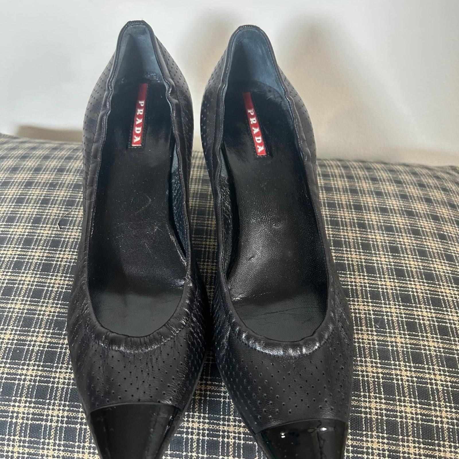 Prada Prada Black Leather Perforated Cap Toe Heels Pumps Size 37 Size US 7 / IT 37 - 9 Thumbnail