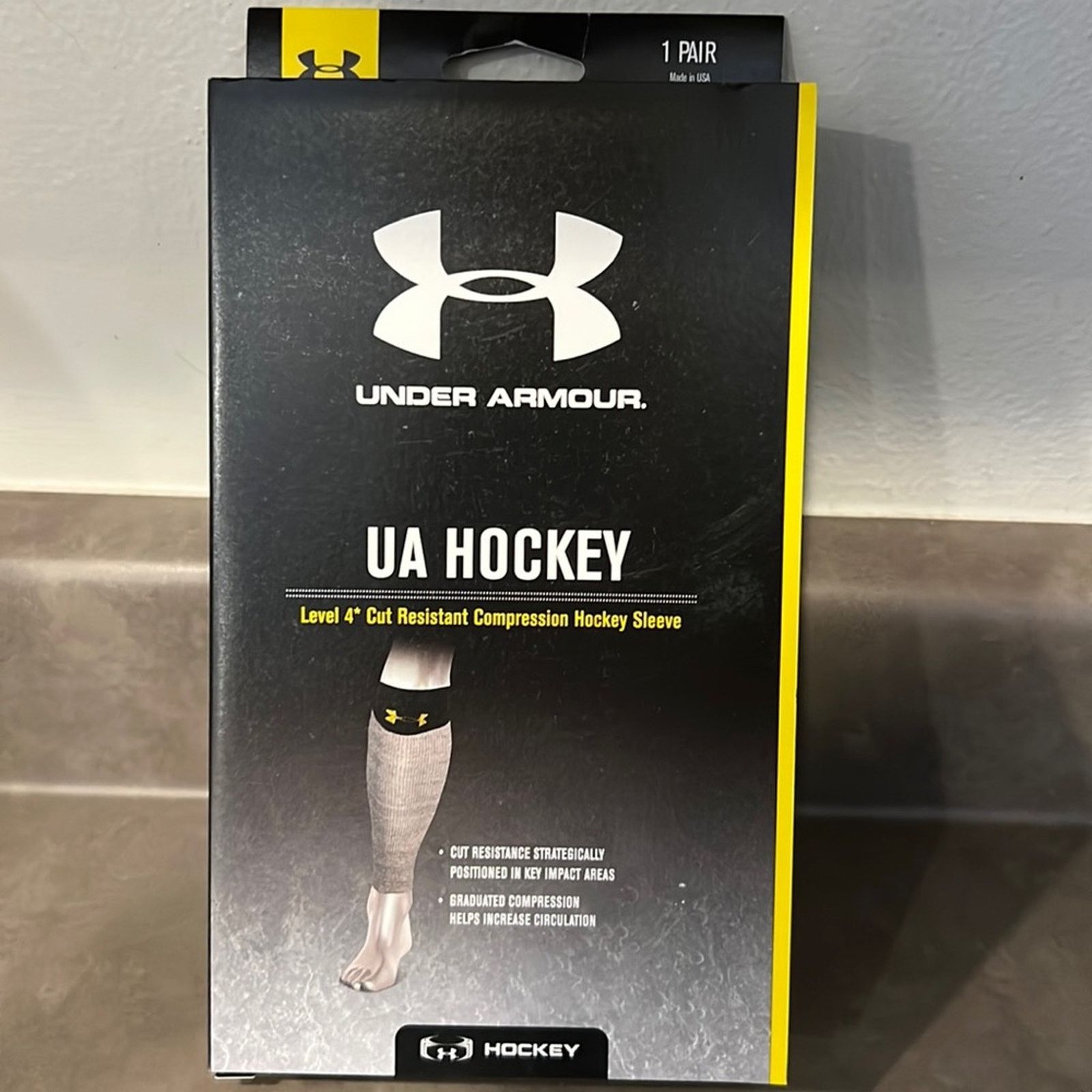 Under Armour Under Armour Hockey Cut Resistant Compression Sleeve/Sock Size ONE SIZE - 1 Thumbnail