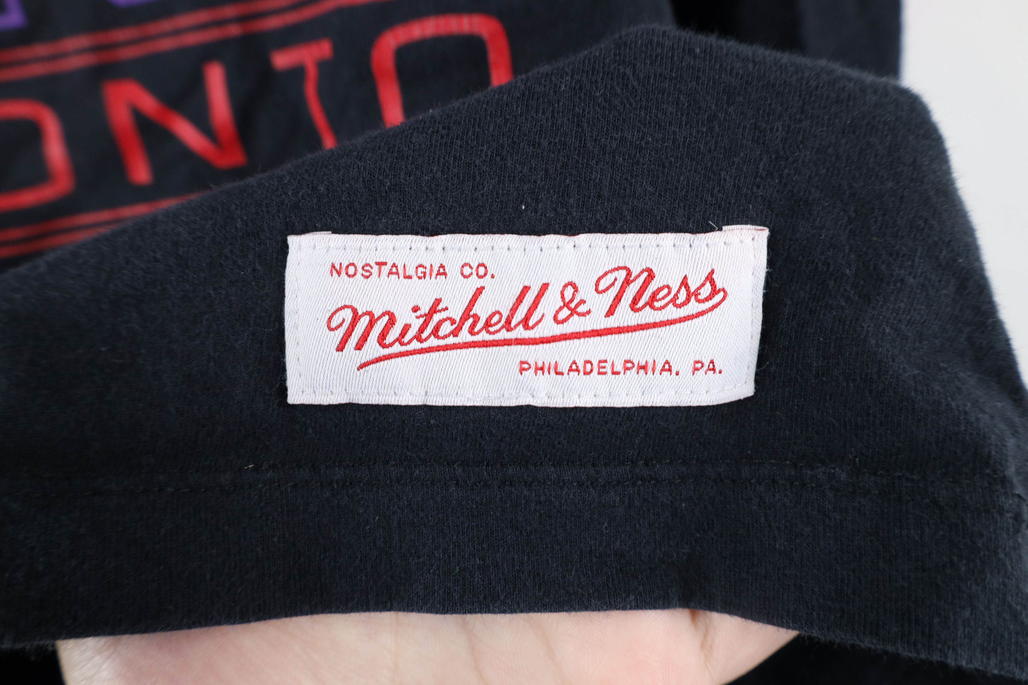 Mitchell & Ness × Vintage Mitchell & Ness Spell Out Toronto Raptors Basketball T-Shirt Size US M / EU 48-50 / 2 - 4 Thumbnail