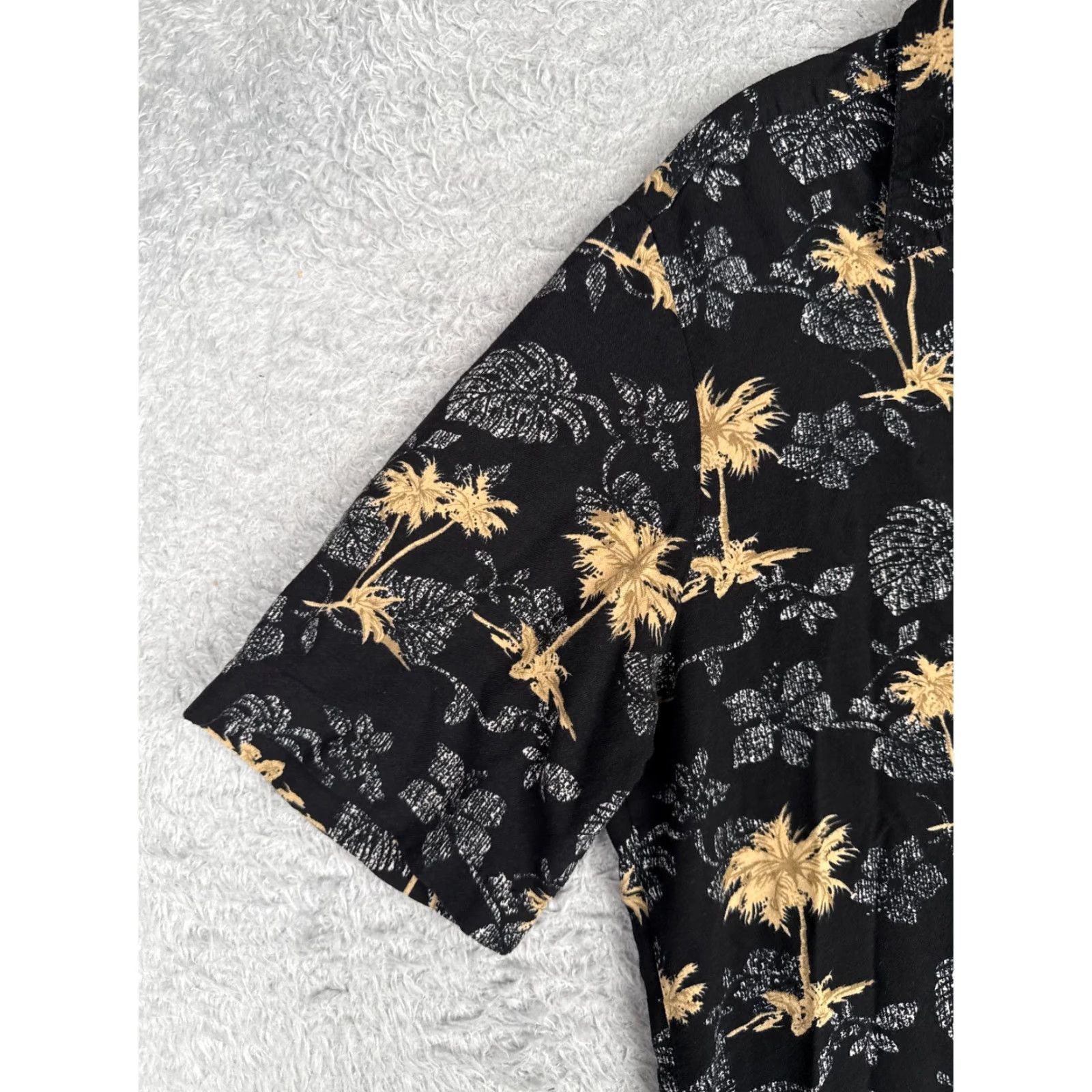 Vintage Covington Shirt Men Medium Black Beige Palm Tree 100% Rayon Button Up Hawaiian Vintage No Size US M / EU 48-50 / 2 - 3 Thumbnail