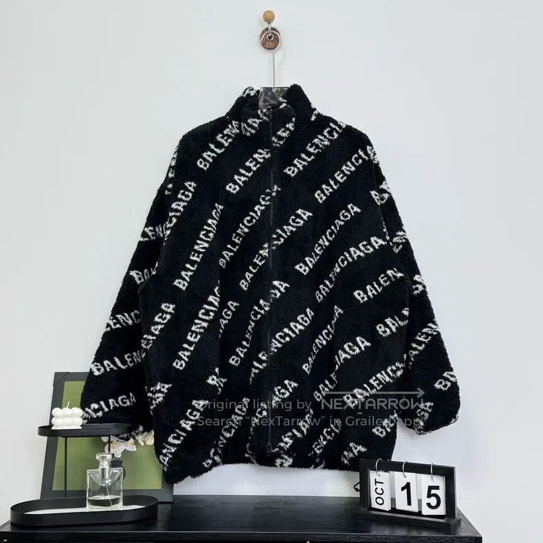Balenciaga Balenciaga Bullet Screen Printed Teddy Jacket Size XXS / US 00 / IT 34 - 1 Thumbnail