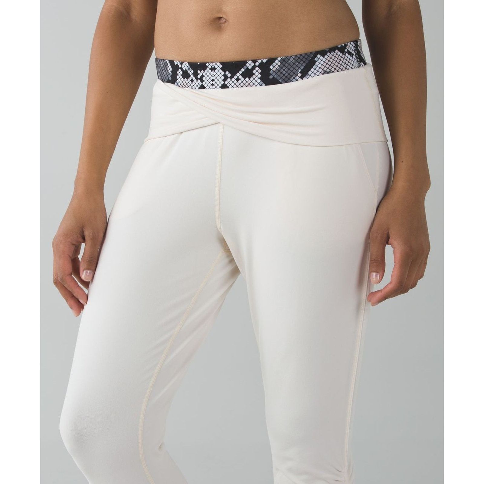 Lululemon Lululemon Sunset Salutation Capris Leggings Fold Waist 2 Size 26" / US 2 / IT 38 - 1 Thumbnail