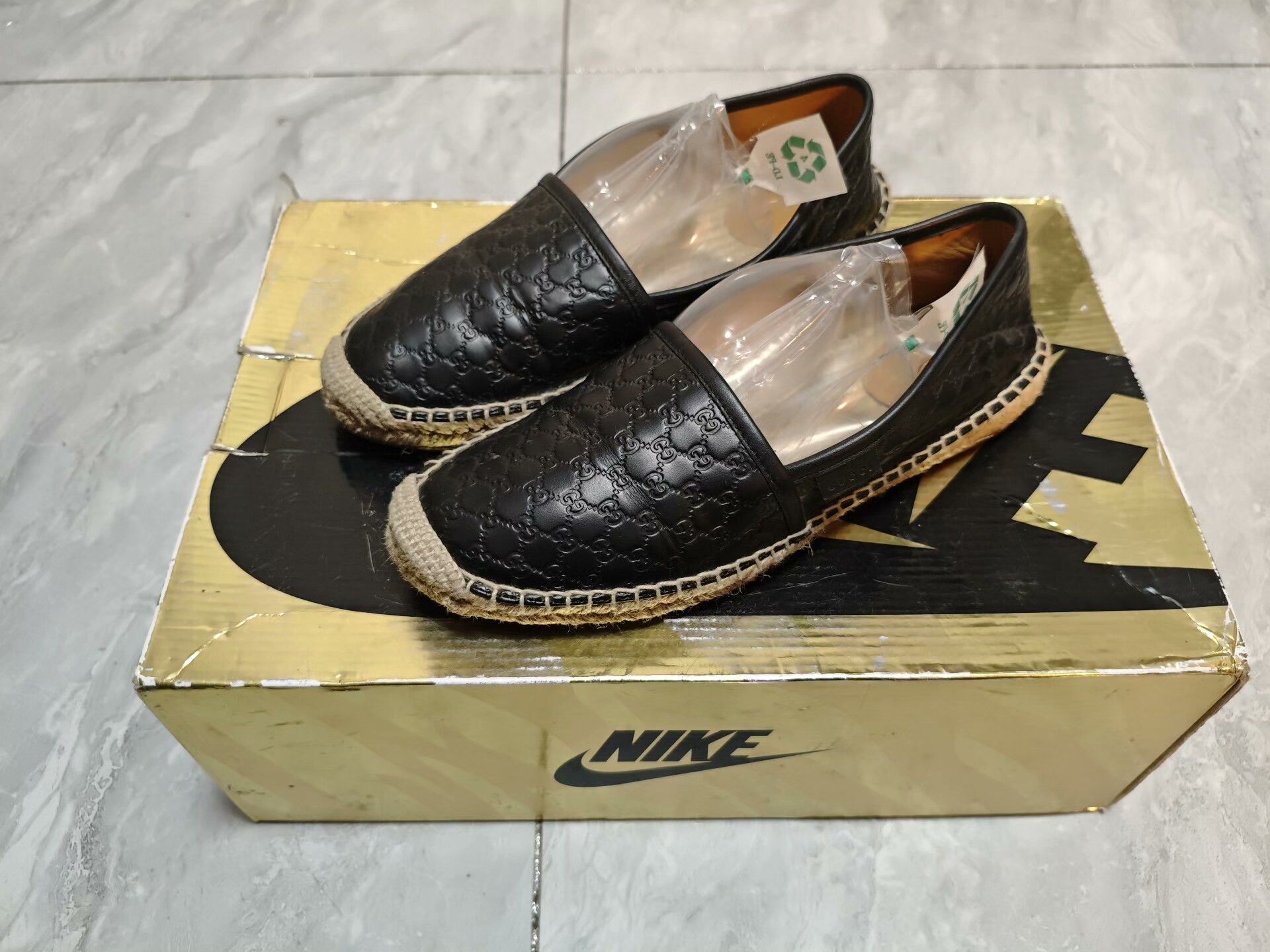 Gucci Gucci Black Lowtop Sneakers us_6-5 Women Size US 6.5 / IT 36.5 - 1 Thumbnail