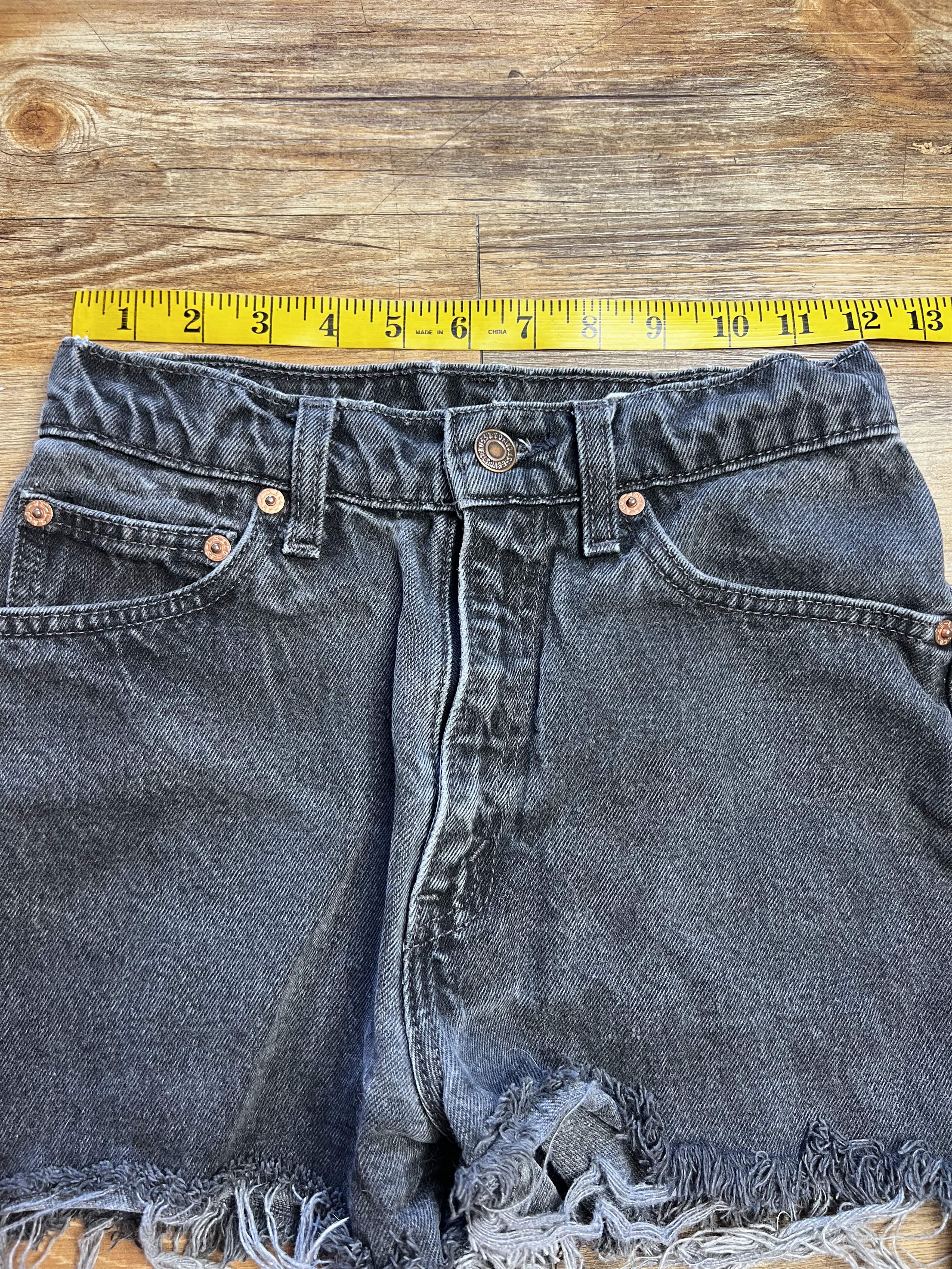Levi's Vintage Levi's 512 Black Slim Fit Cut Off Denim Jean Shorts Size 24" / US 00 / IT 34 - 9 Thumbnail