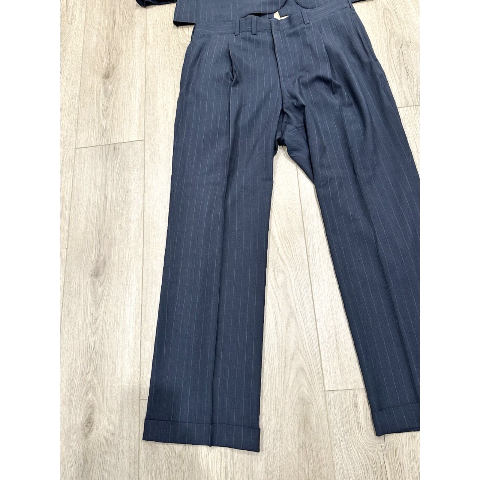 Vintage VINTAGE Oxxford Suit Gray Pinstripe 2 Piece Men 43 Regular Wool 42x36 Long Notch Lapel 2-Button Single-Breasted Size 46R - 4 Thumbnail