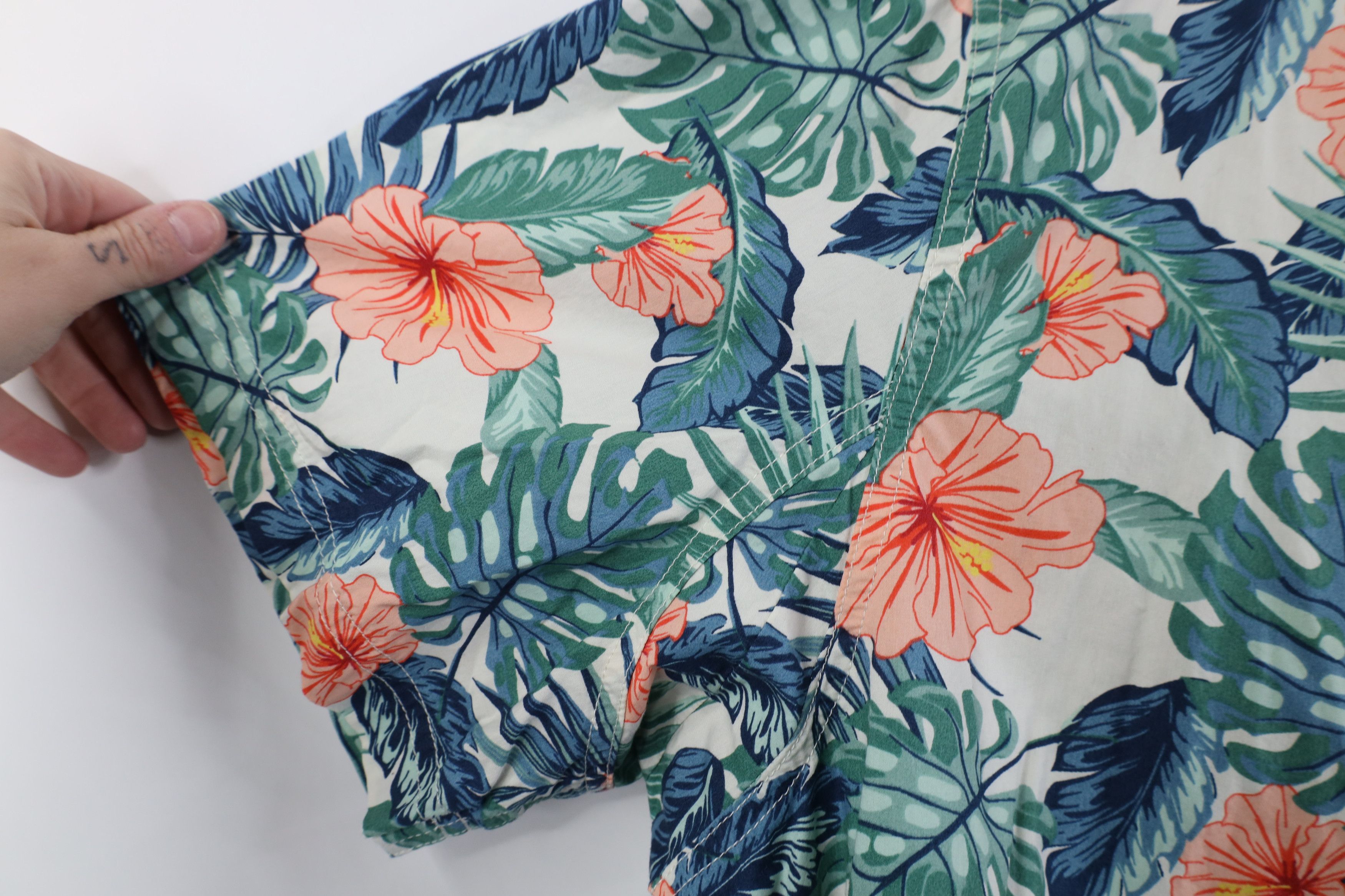 Duluth Trading Company Duluth Trading Co Gusseted Hawaiian Button Shirt Luau Flower Size US XL / EU 56 / 4 - 6 Thumbnail