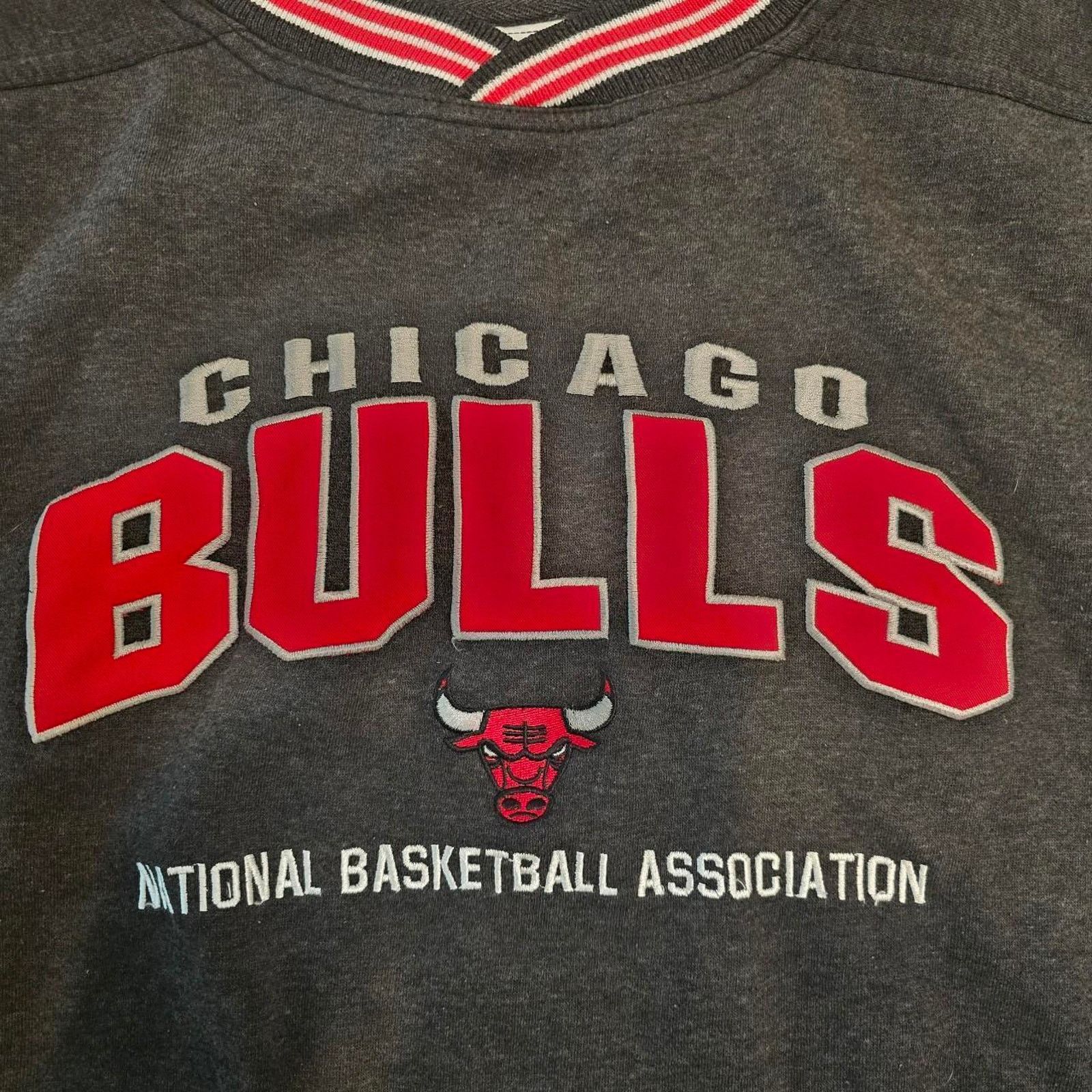 NBA Vintage 1999 Chicago Bulls NBA crewneck sweatshirt Size US XL / EU 56 / 4 - 2 Thumbnail