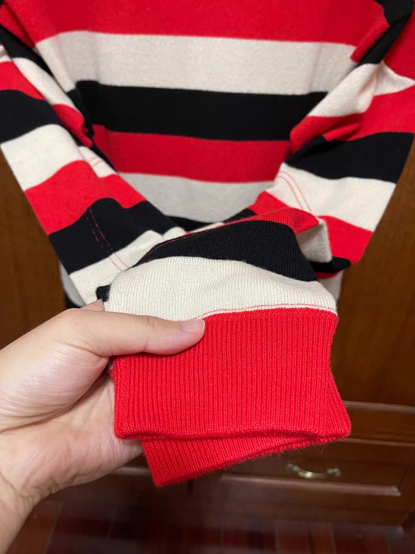 Burberry Burberry Unisex Cashmere Jumper S Loose Drop Shoulder Logo Size US S / EU 44-46 / 1 - 5 Thumbnail