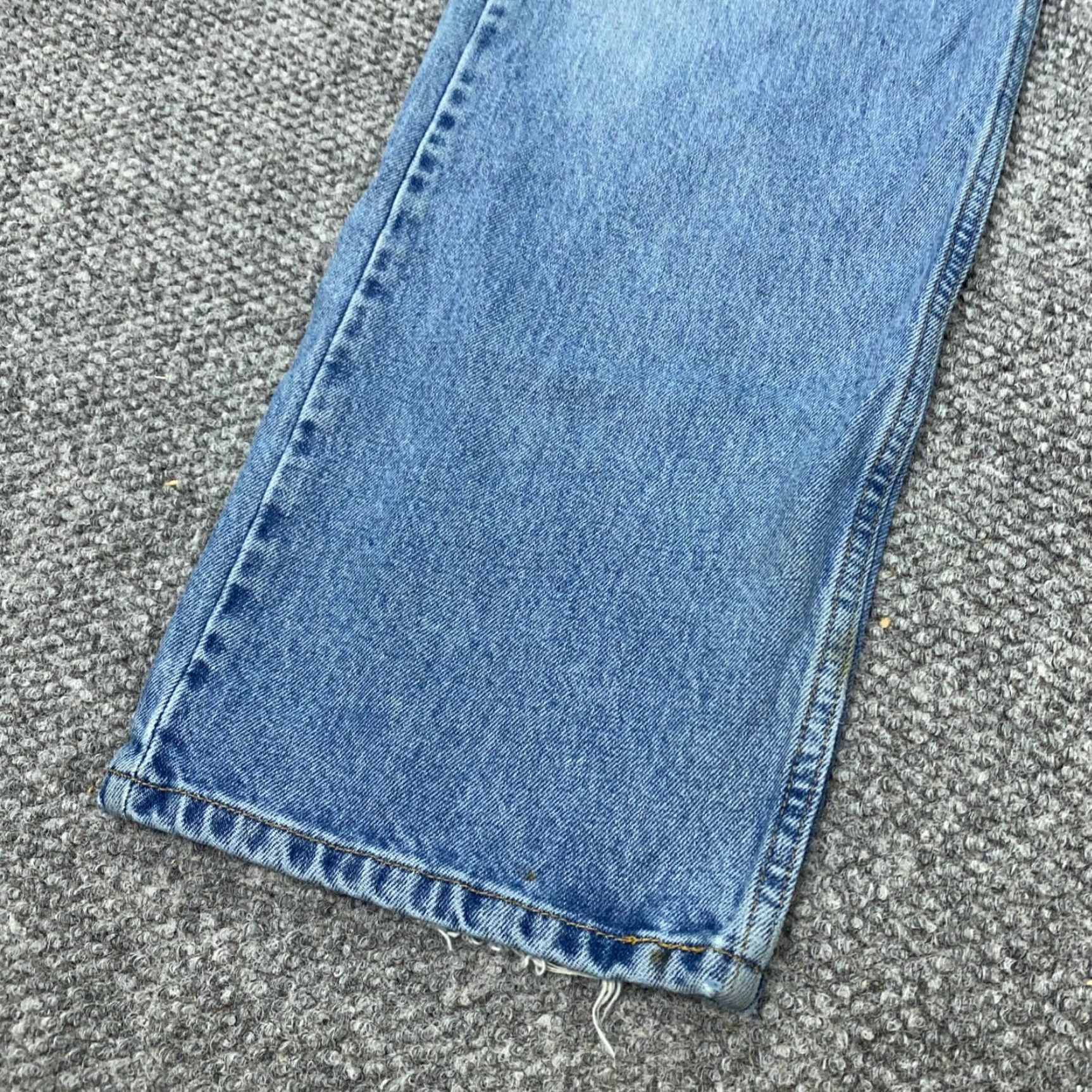 Levi's VINTAGE Levi's 505 Jeans Mens 40x30 Blue Regular Straight Light Wash Y2K Strai​ght 5-Pocket Denim 30 In Inseam Jeans Mens Regular 40 Levi's 500 Series Size US 38 / EU 54 - 6 Thumbnail