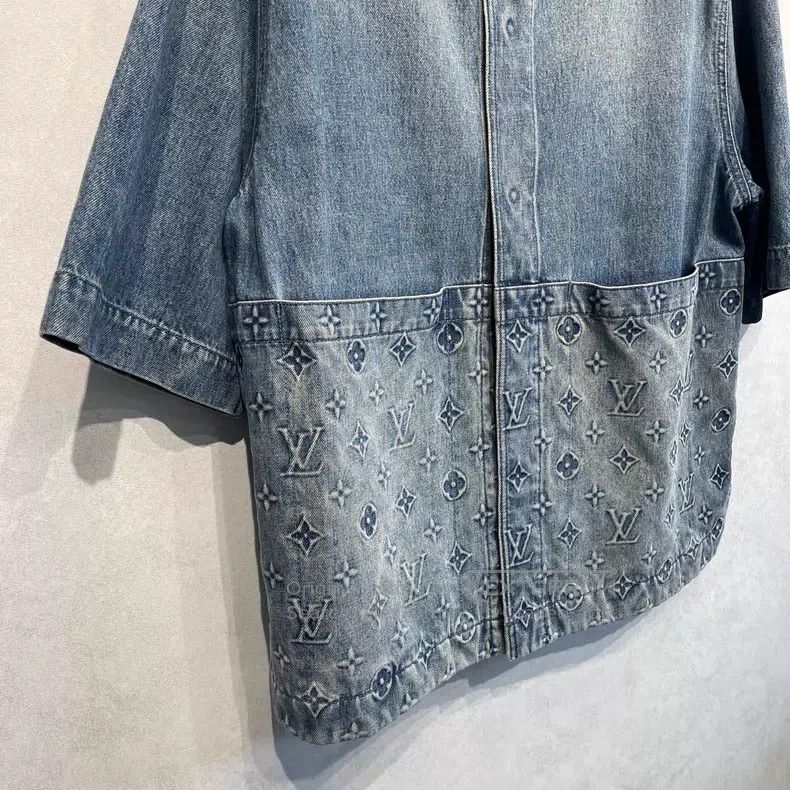 Louis Vuitton Louis Vuitton size 5l Blue Lumbering Denim Short Sleeve Shi Size US M / EU 48-50 / 2 - 3 Thumbnail