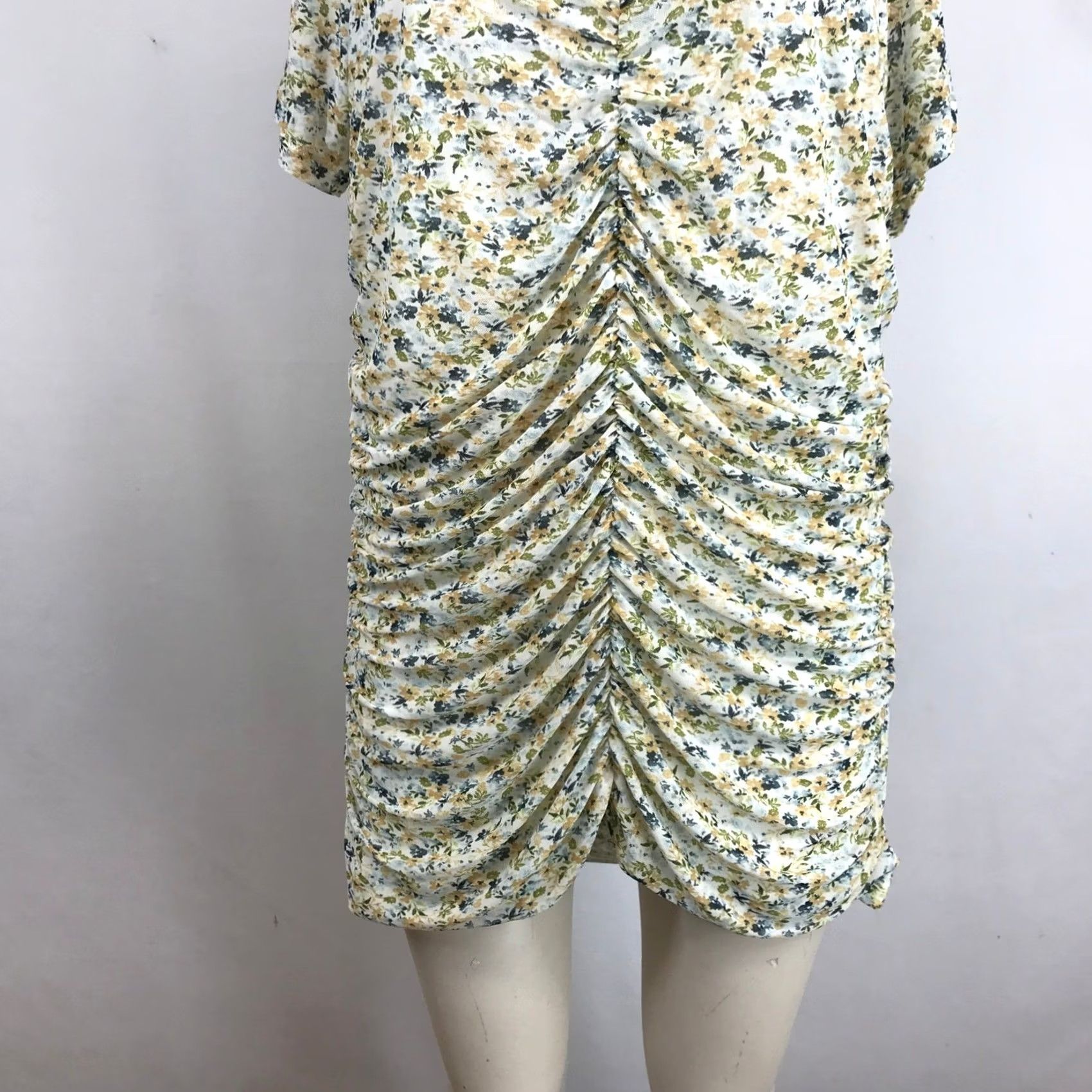 Torrid Torrid Women Yellow Floral Ruched Front Bodycon Mini Dress Size 1 Plus Short Slv Size 40" / US 18 - 3 Thumbnail