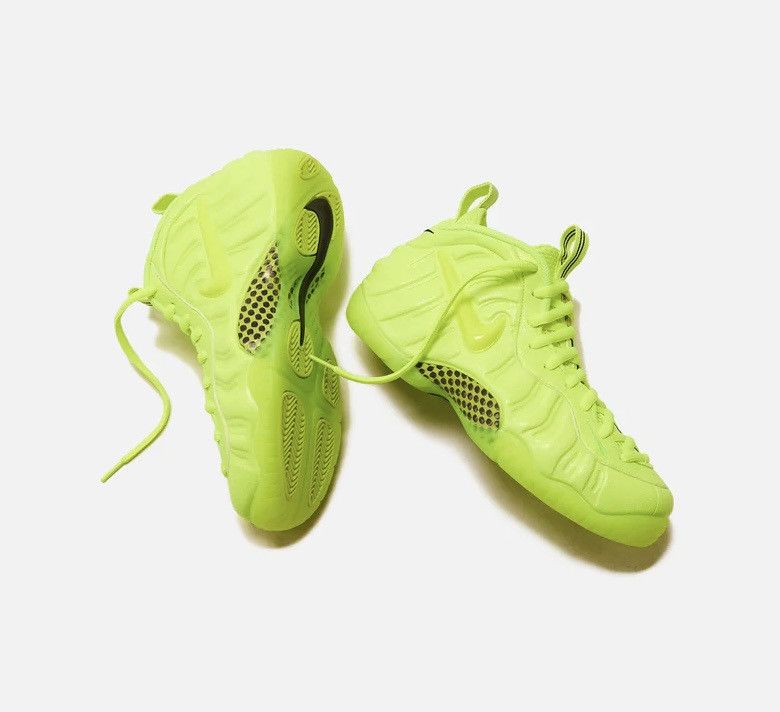 Nike NEW Nike Foamposite Pro Volt Green 2021 size 8 Womens Shoes Size US 8 / IT 38 - 2 Thumbnail