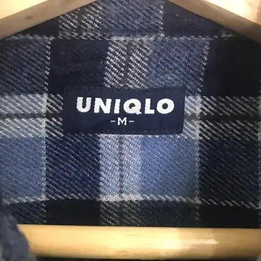 Uniqlo Japanese Brand Uniqlo Plaid Tartan Flannel Shirt Size US M / EU 48-50 / 2 - 3 Thumbnail