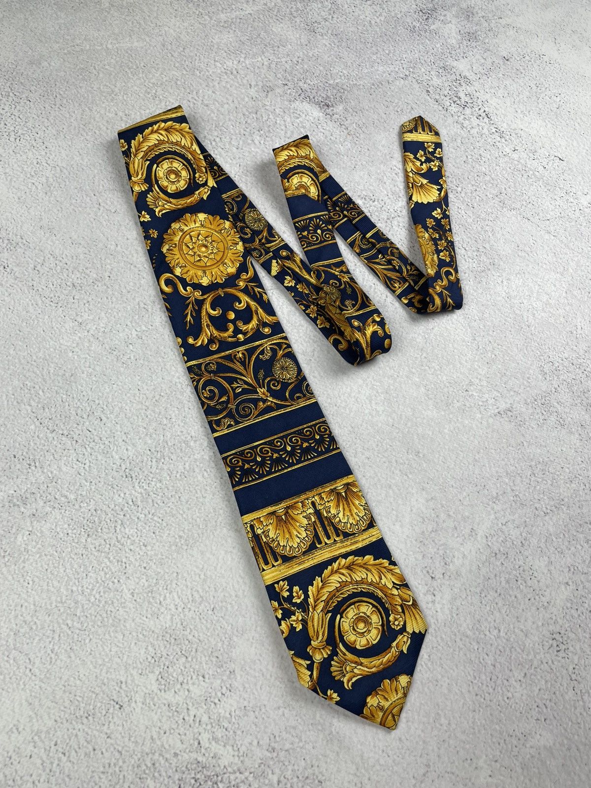 Versace Gianni Versace Vintage Silk Tie Baroque Pattern Navy Gold Size ONE SIZE - 10 Thumbnail