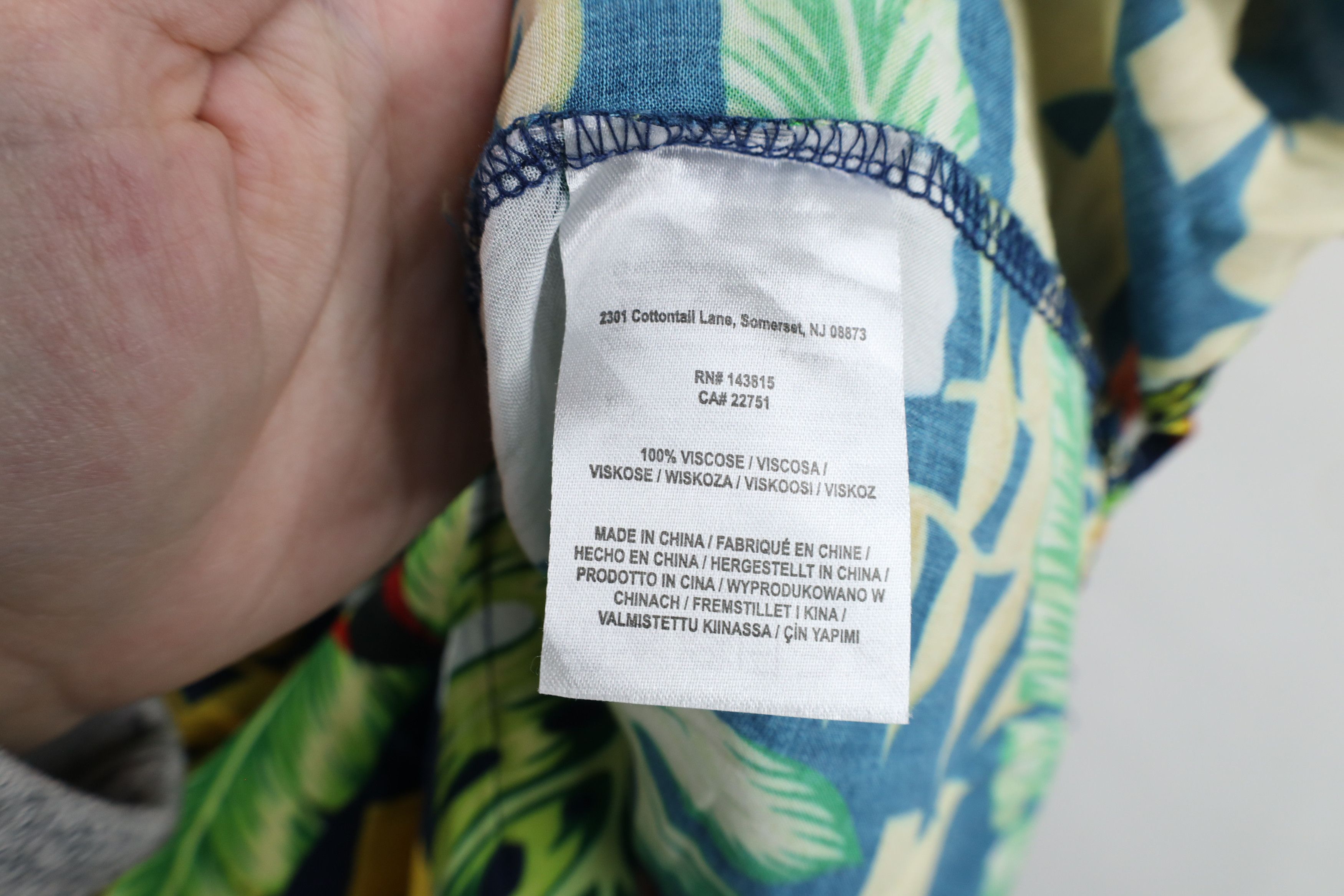 Vintage Vintage 90s University of Michigan Hawaiian Button Shirt Size US XL / EU 56 / 4 - 7 Thumbnail