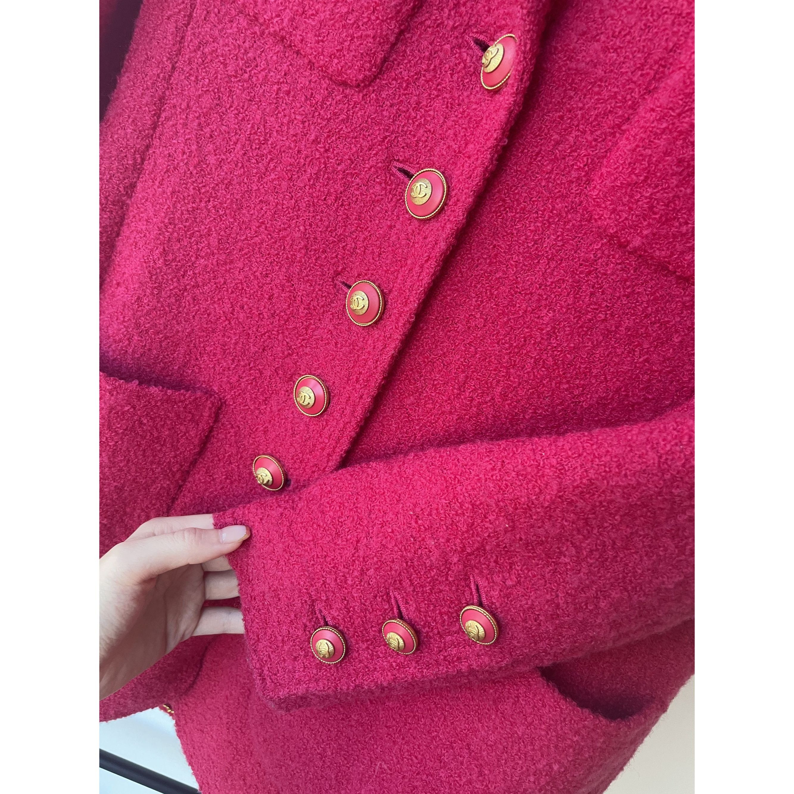 Chanel Chanel Vintage Boucle Wool Pink Coat With Gold Button Accent Size XS / US 0-2 / IT 36-38 - 5 Thumbnail