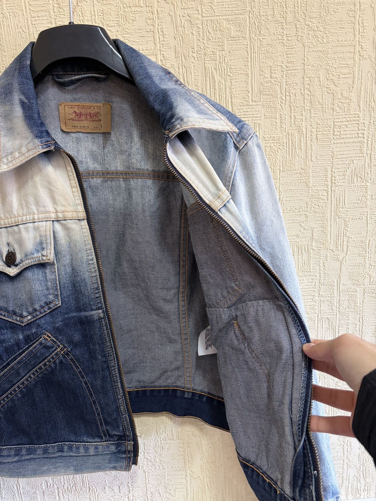 Levi's Vintage Clothing Levi's Girls Ombre Dip Dye Denim Trucker Jacket Blue/White L Size L / US 10 / IT 46 - 8 Thumbnail