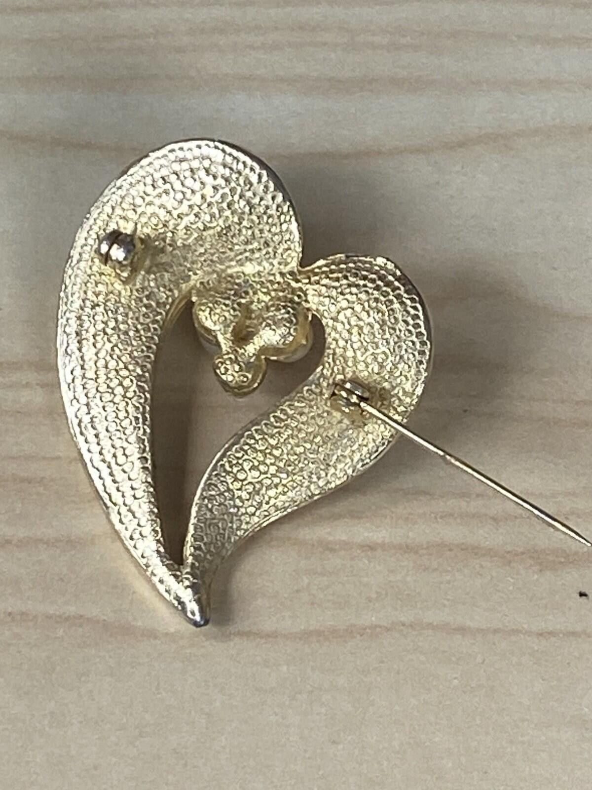 Antique Rivet VINTAGE ANTIQUE PIN BROOCH GOLD TONE HEART Size ONE SIZE - 5 Thumbnail