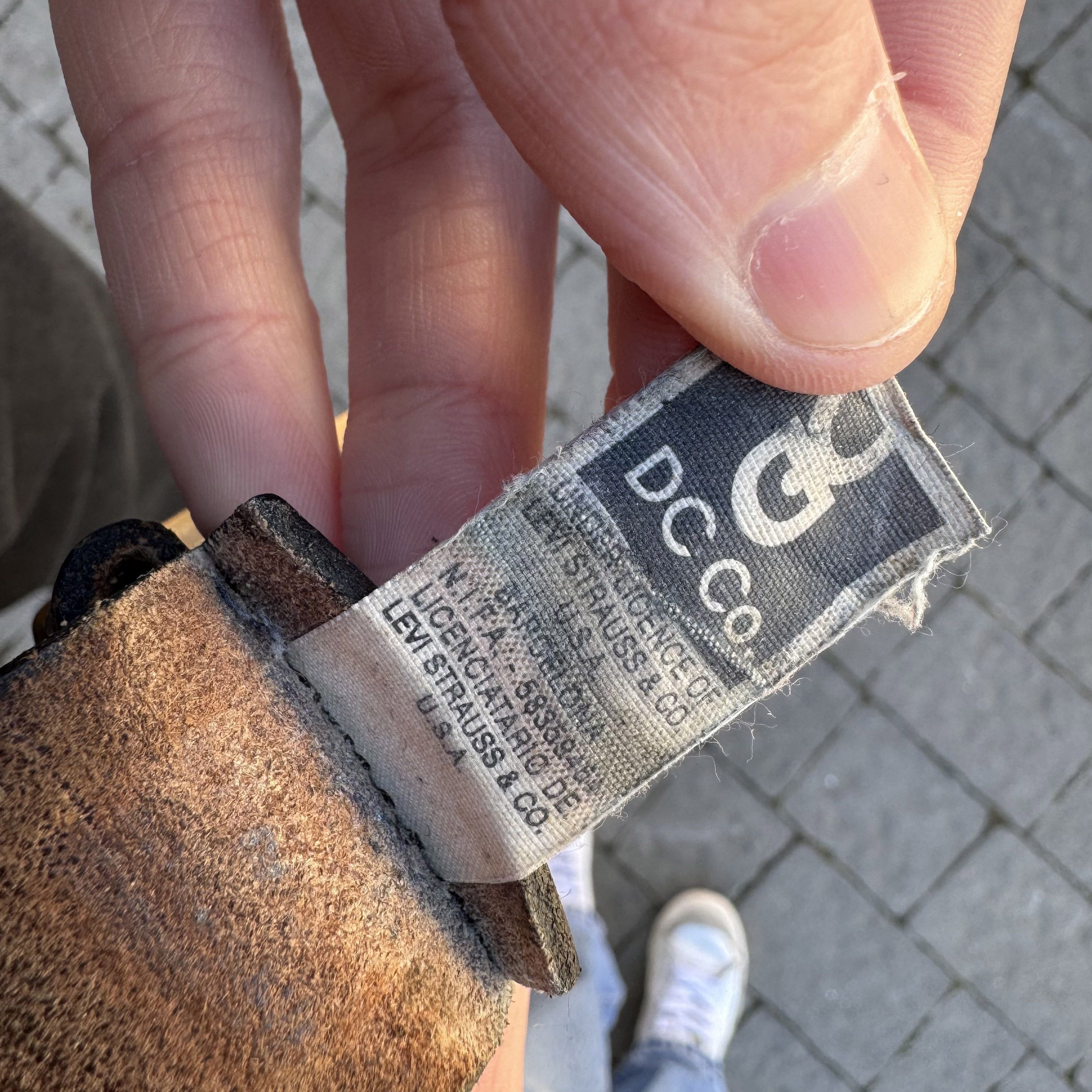 Genuine Leather × Levi's × Vintage Vintage Levi's Red Tab Metal Buckle Brown Leather Belt Size 36 - 5 Thumbnail
