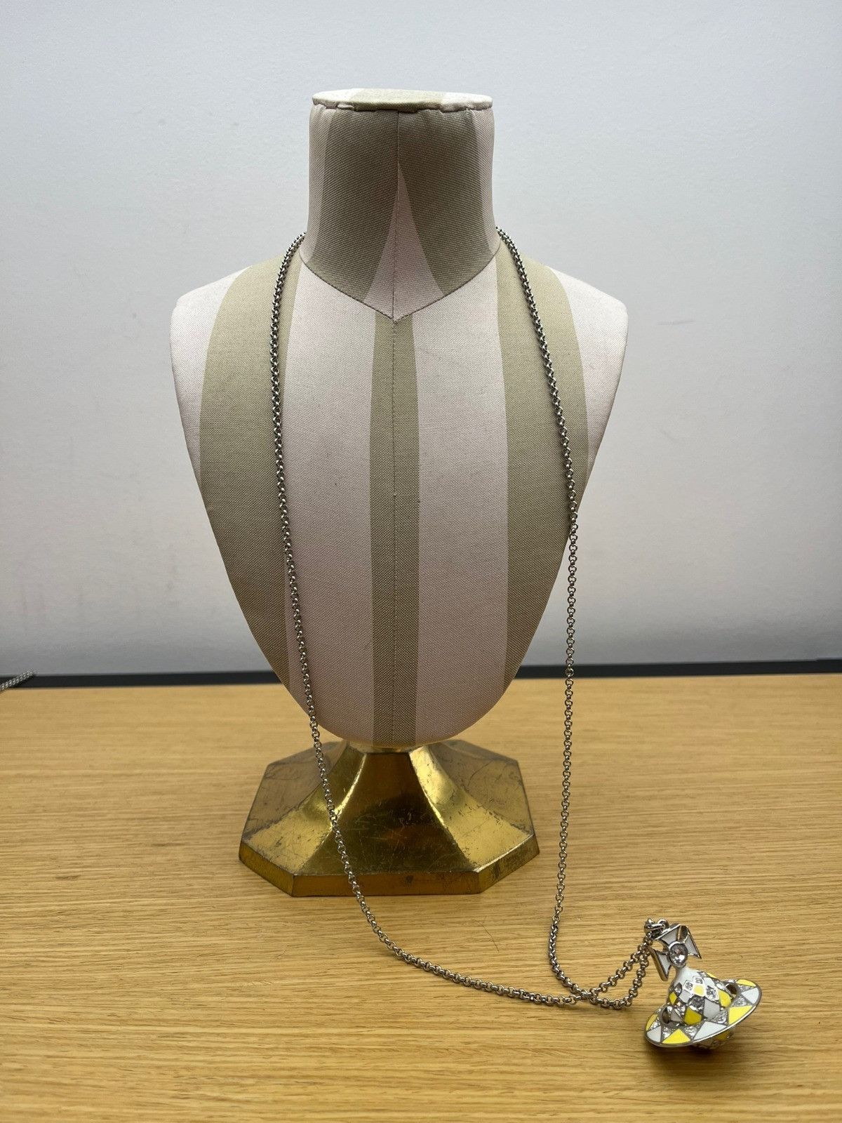 Vivienne Westwood o1f1d3z1025 Size: OS / Harlequin Orb Pendant Necklaces Size ONE SIZE - 1 Thumbnail