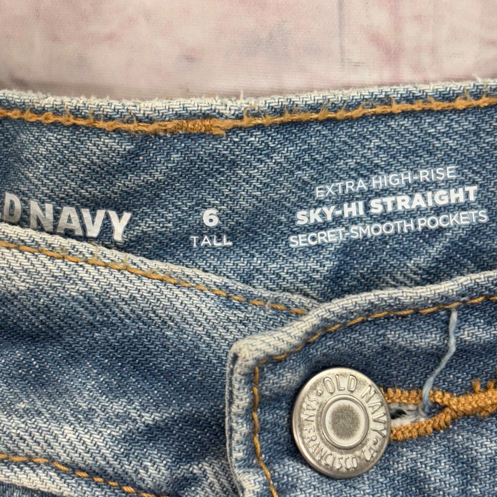 Old Navy Old Navy Women's Sky Hi Straight Ripped Jeans Size 6 Tall Size 27" / US 4 / IT 40 - 6 Thumbnail