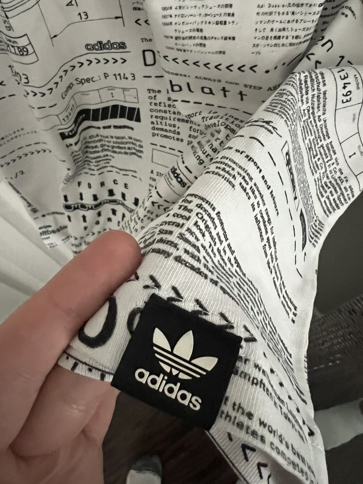 Adidas Adidas originals white all over t shirt Size US L / EU 52-54 / 3 - 4 Thumbnail