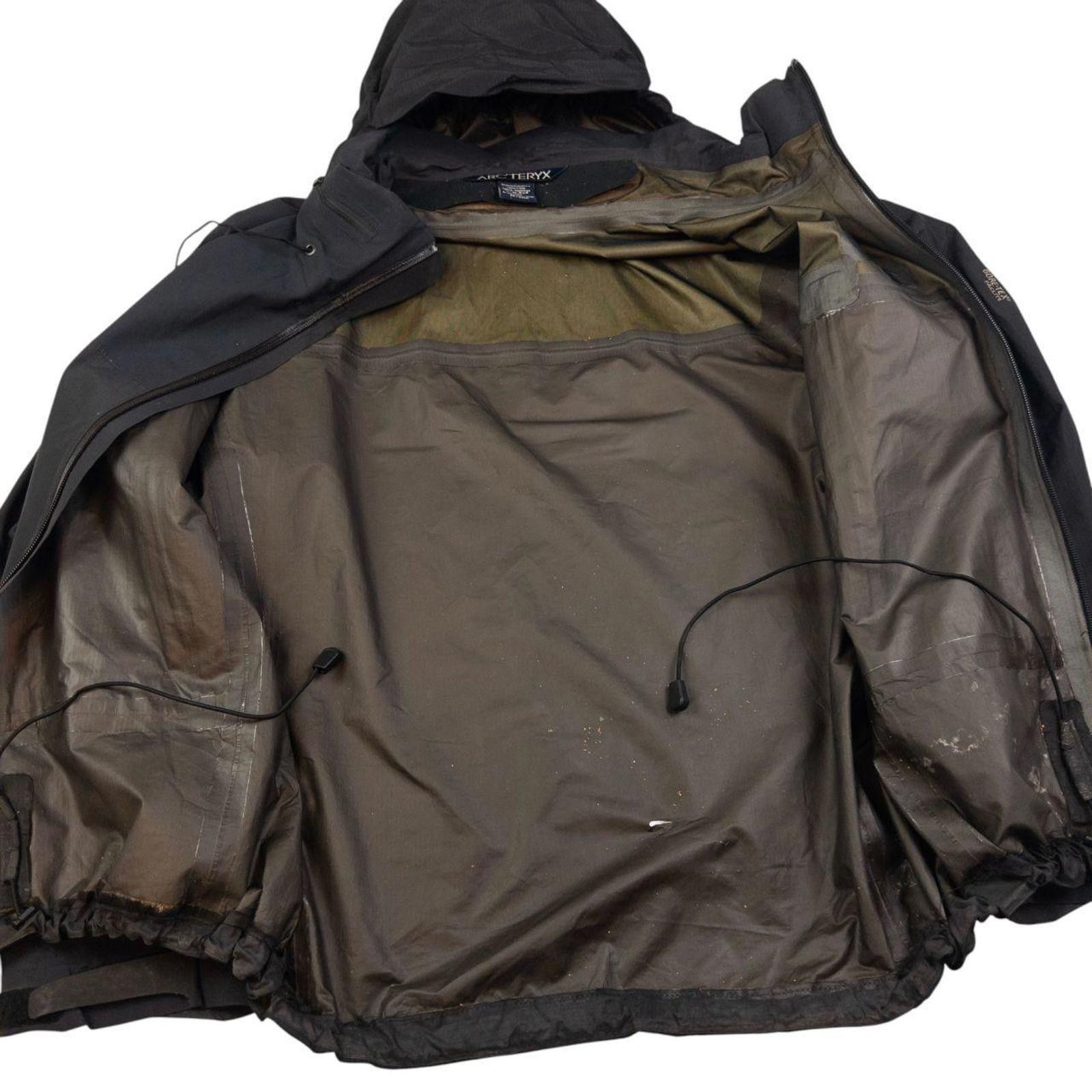 Arc'teryx Vintage Arcteryx Beta Goretex Paclite Zip Up Jacket Size L Size US L / EU 52-54 / 3 - 4 Thumbnail
